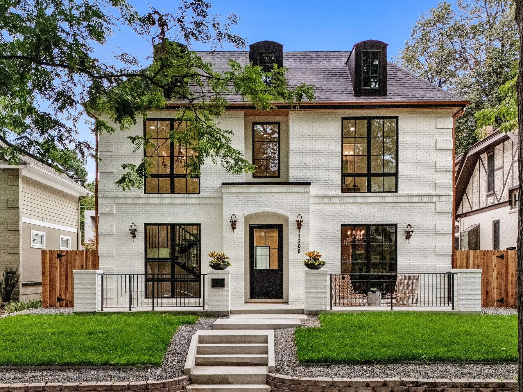 Shannon Tiger 1208 S Vine St Wash Parkphoto_online_001.jpg