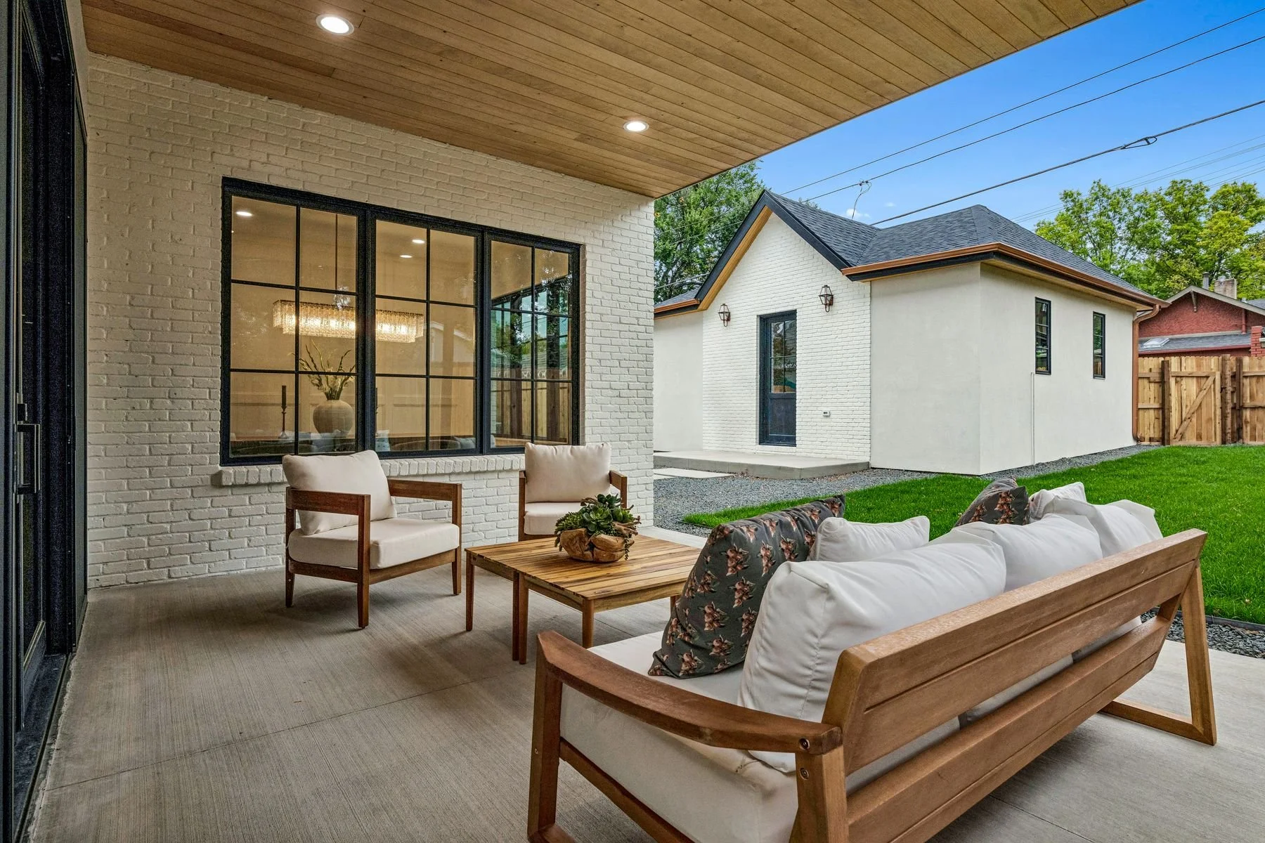 Shannon Tiger 1208 S Vine St Wash Parkphoto_online_026.jpg