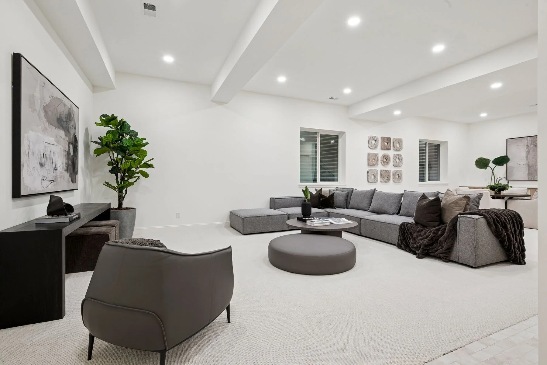 Shannon Tiger 1208 S Vine St Wash Parkphoto_online_023.jpg