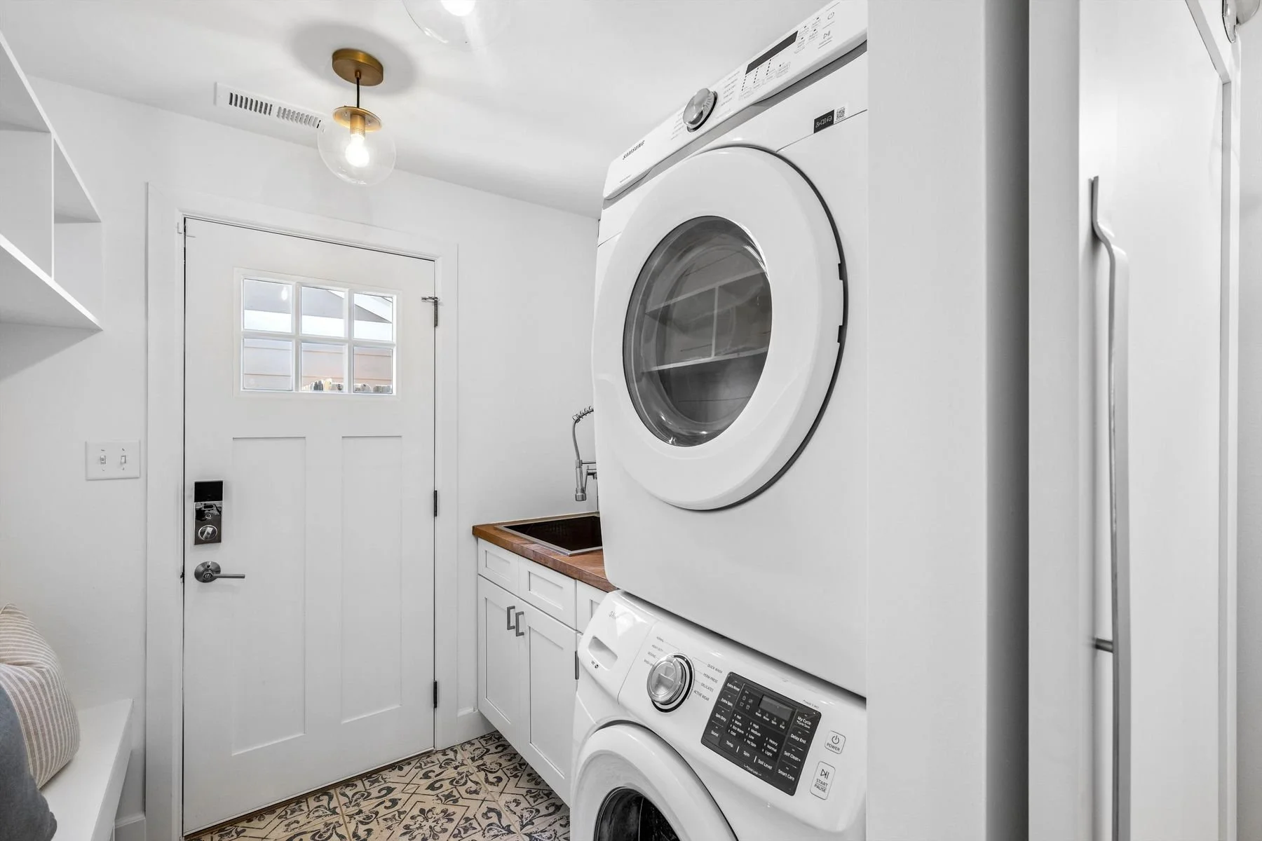 Shannon Tiger 5300 Highline Placephoto_online_017.jpg