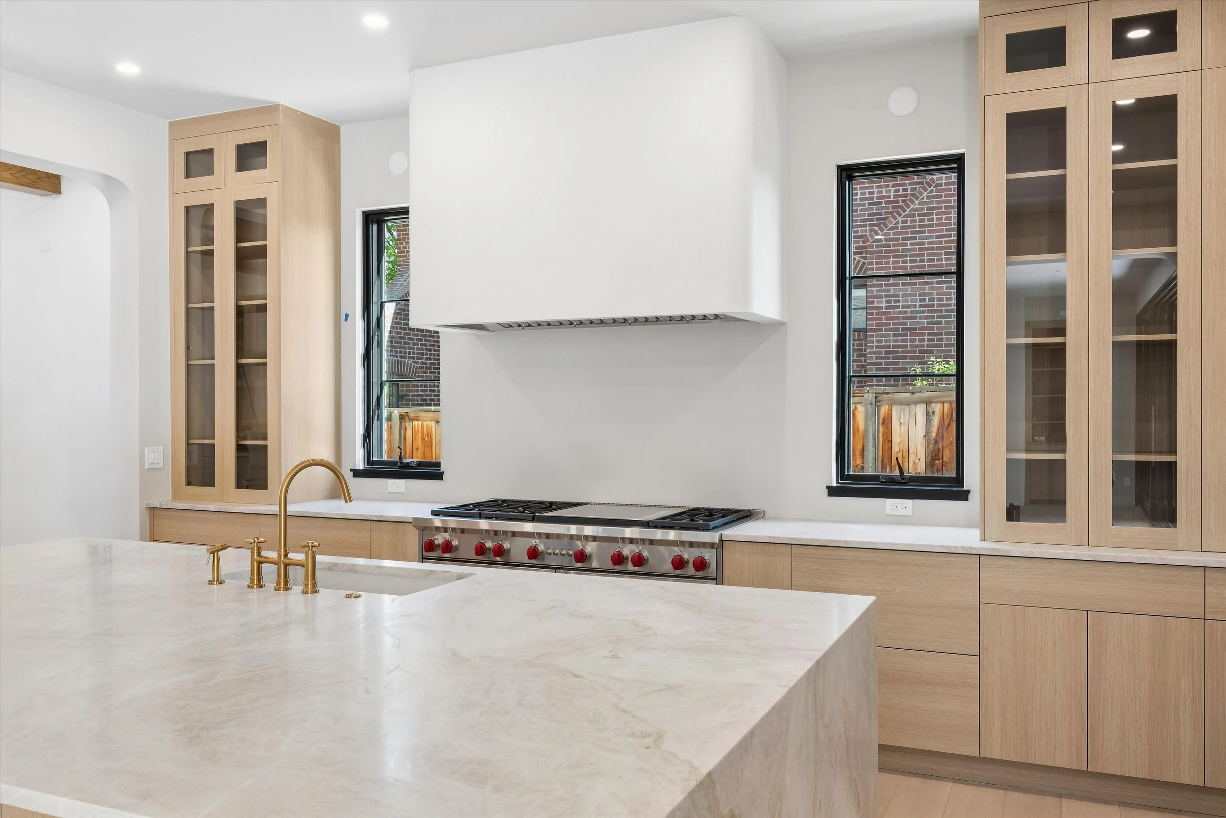 Shannon Tiger 832 S Milwaukee Stphoto_offline_004.jpg