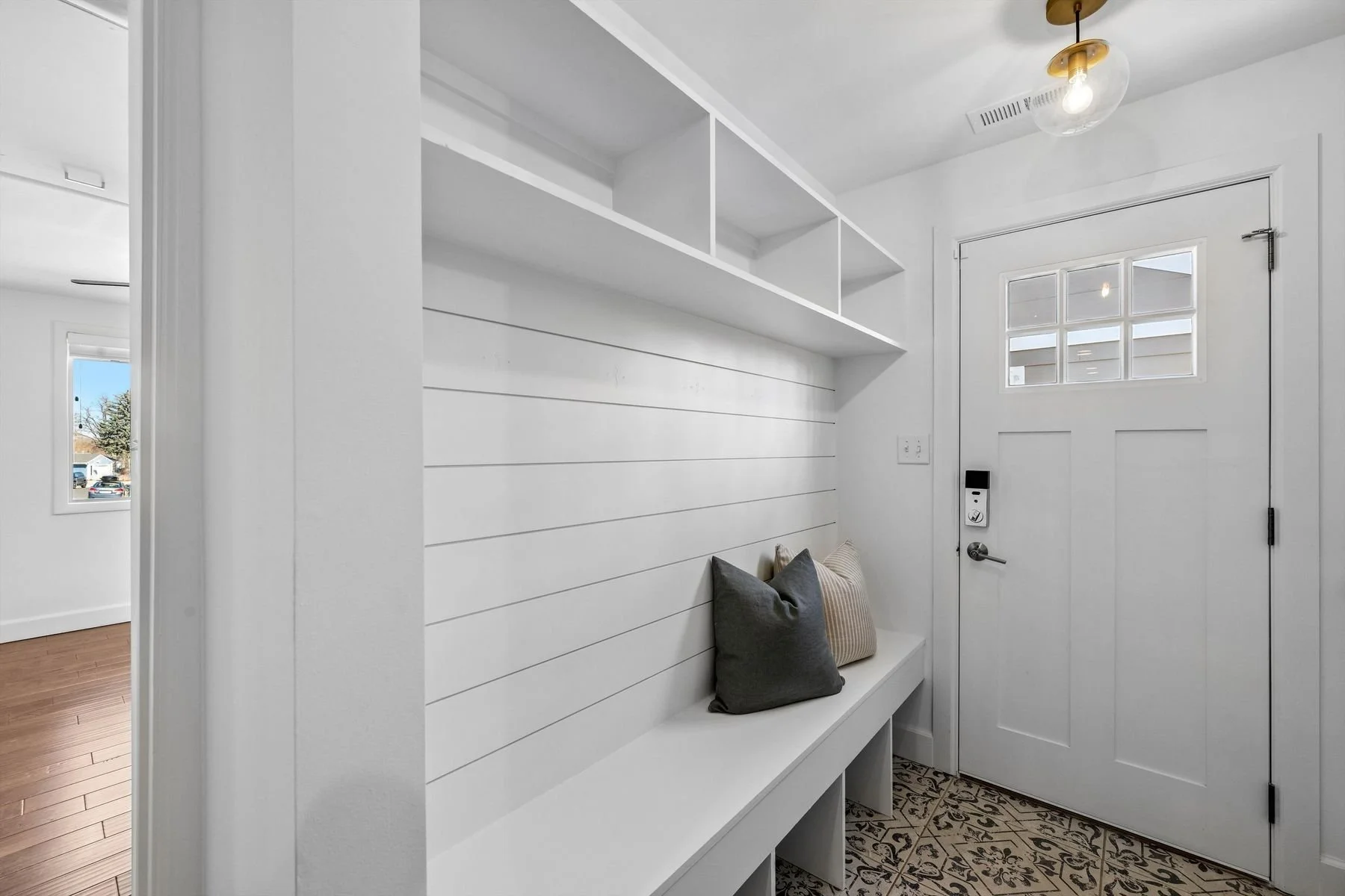 Shannon Tiger 5300 Highline Placephoto_online_016.jpg