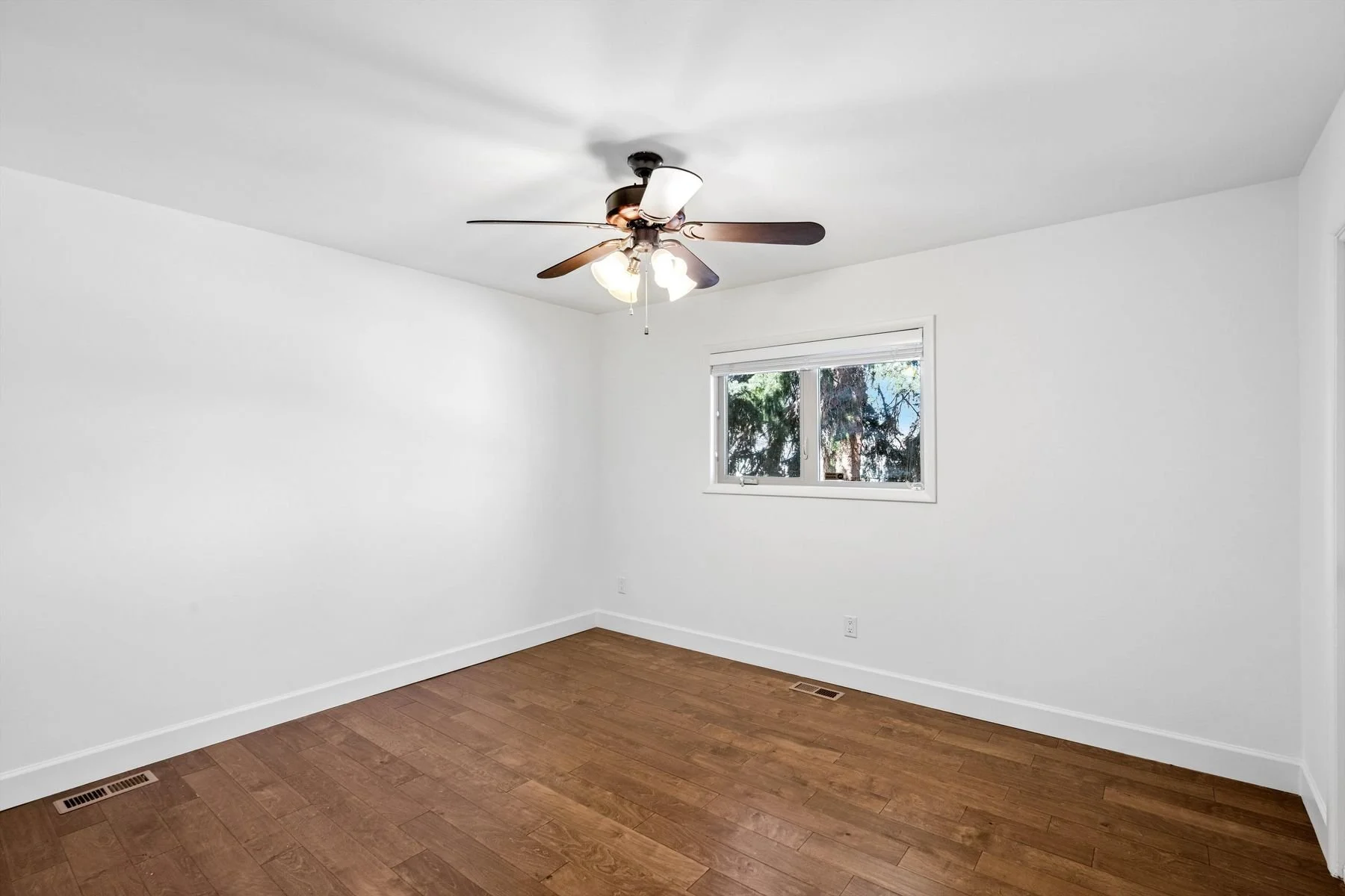 Shannon Tiger 5300 Highline Placephoto_online_015.jpg