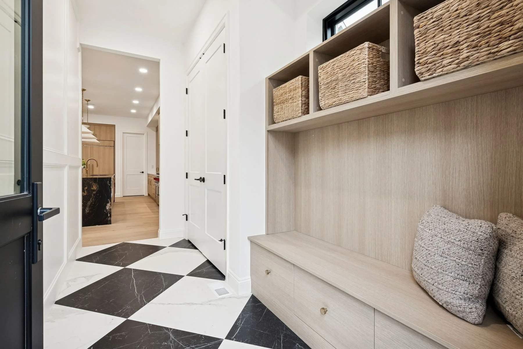 Shannon Tiger 1208 S Vine St Wash Parkphoto_online_014.jpg