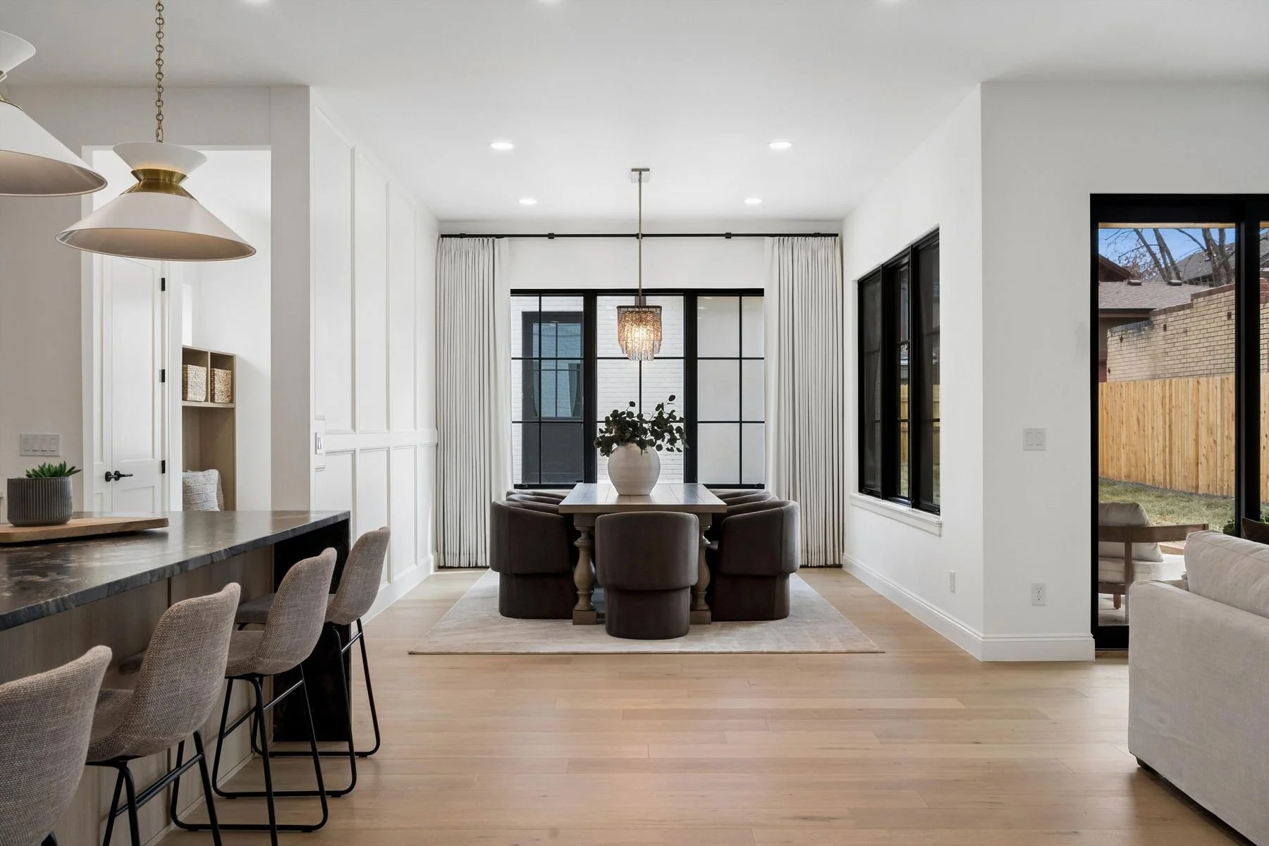 Shannon Tiger 1208 S Vine St Wash Parkphoto_online_002.jpg