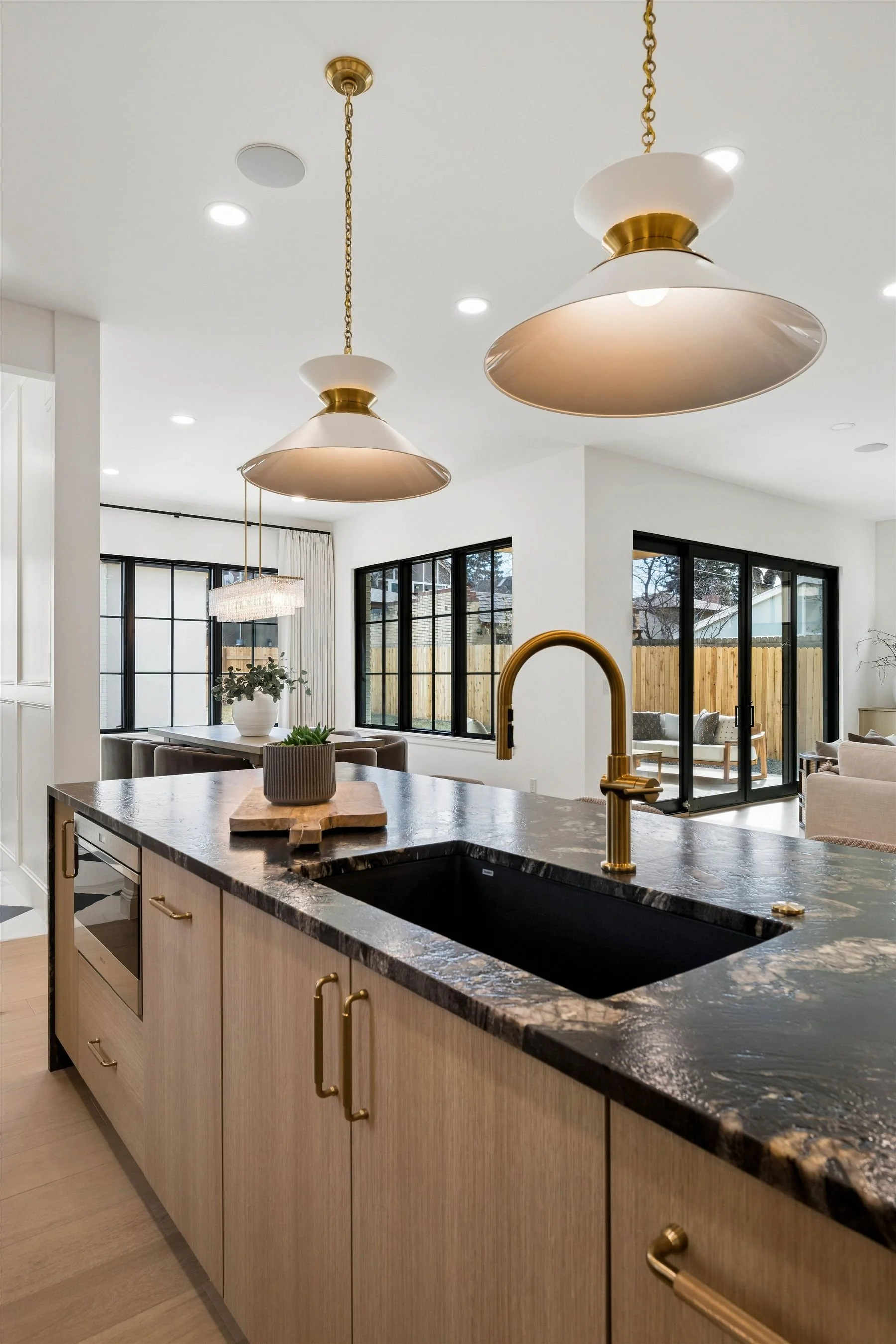 Shannon Tiger 1208 S Vine St Wash Parkphoto_online_010.jpg