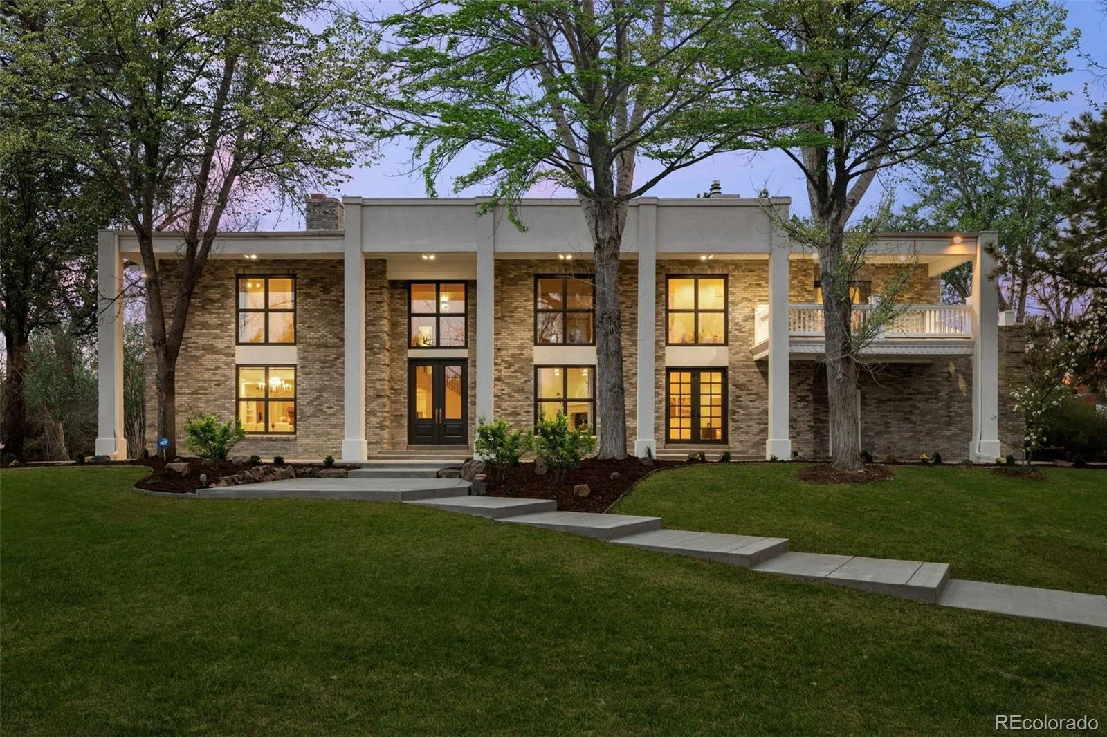 10 Sterling Avenue  |  Sold $4,370,100                | Buyer Represented