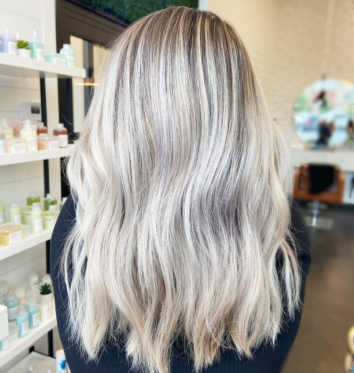 The closer we get to being who we were meant to be the brighter we shine ✨⠀
⠀
⠀
⠀
Hair by @erin_blendhairlounge 
⠀
⠀
⠀
⠀
#behindthechair #modersalon #americansalon #beautylaunchpad #bestofbalayage #mastersofbalayage #citiesbesthairartists #balayagear