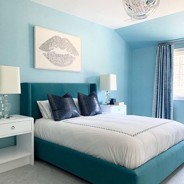 Before and After...a new room for a client&rsquo;s little girl that&rsquo;s not so little anymore 💙
.
.
.
.
.
.
.
.
.
#beforeandafter #modernkidsroom #turquoisebedroom #bedroomdesign #bedroominspo #bedroomdecor #custombed #refresh #interiordesign #d