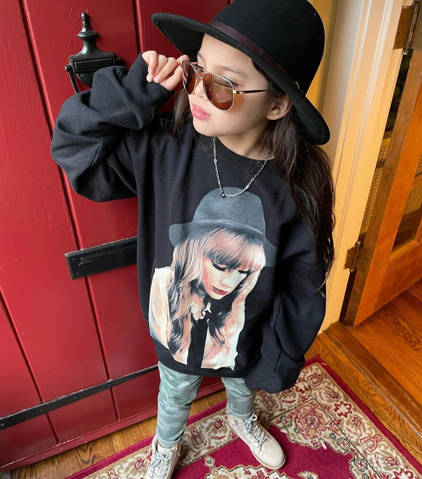 We never go out of style 😎

#swiftie #taylorswift #red #ootd #style