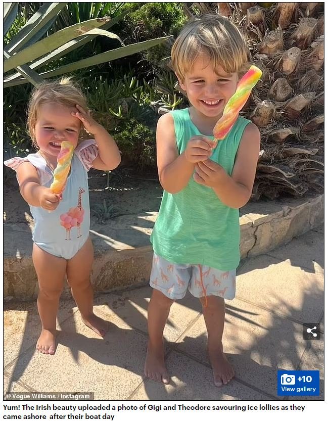 Funny Giraffe theme at Daily Mail online