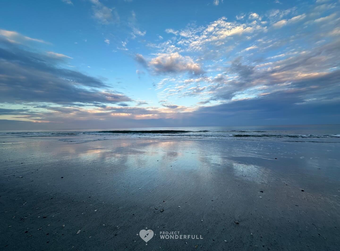 Same beautiful ocean, different wonderFULL scene, for you today.  Enjoy this beauty&hellip; may you carry it throughout your day. 
#beautyheals 
 
Today&rsquo;s WonderFULL: Sea Sky Reflection

(Neptune Beach, FL) 

Have a beautiful Sunday. 

Sarah 🩵