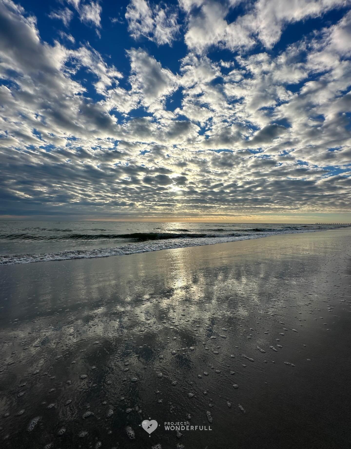 One last beach scene (for now), as I&rsquo;ve returned back to northern NJ&hellip; 

Take in this awe, with a deep breath&hellip; May the benefits of seeing this beauty, stay with you all day long. 

#beautyheals 
 
Today&rsquo;s WonderFULL: Beach an