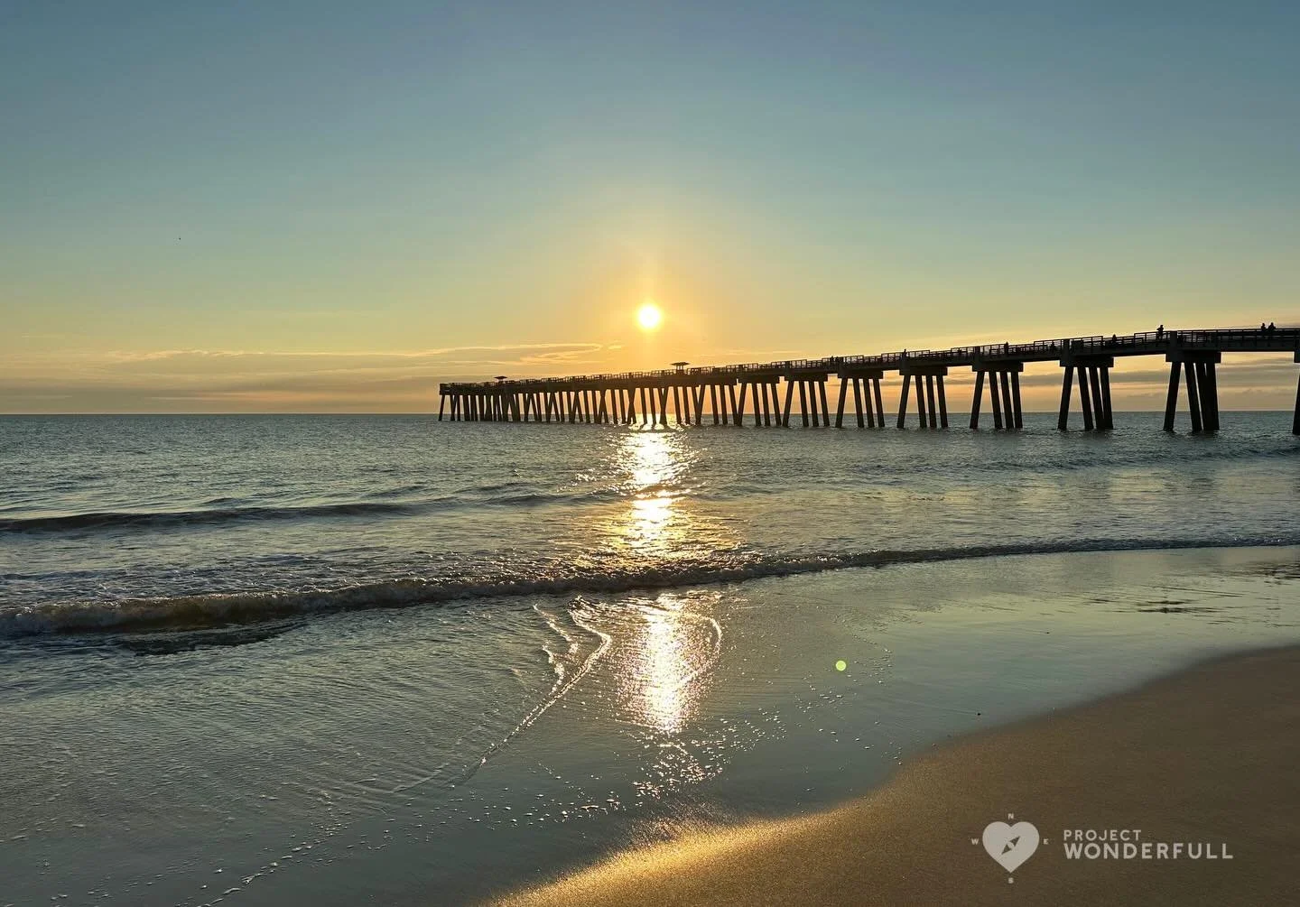 Here&rsquo;s a gorgeous way to start (or continue) your day! 

May you carry this beauty and energy throughout your whole day, today! 

#beautyheals 
 
Today&rsquo;s WonderFULL: Sunrise Beauty and Energy 

(Jacksonville Beach, Florida) 

Have a wonde