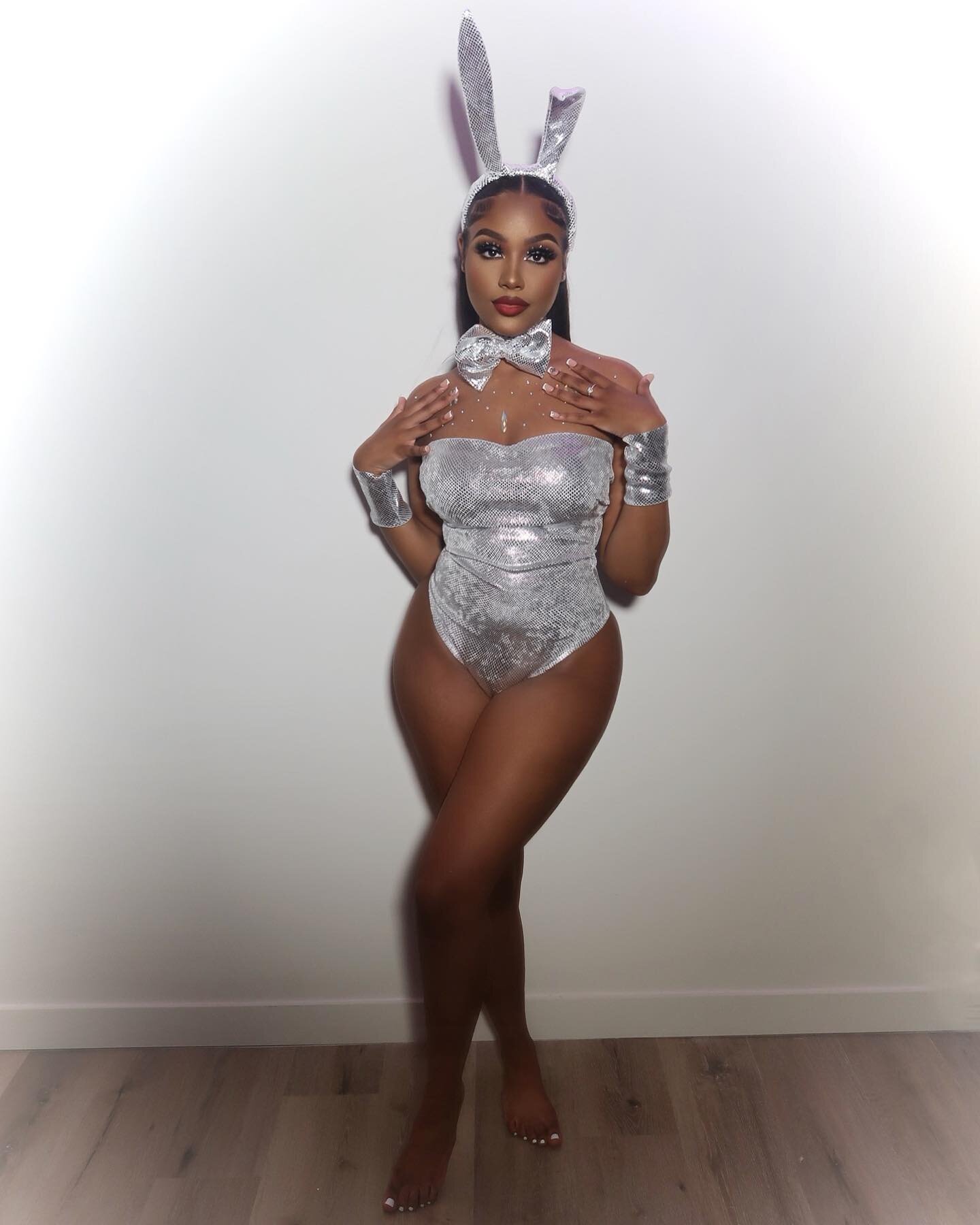 🤍🐰
Muse: @trinniip 
MUA: @themakeupgawd 

Custom Playboy Bunny Leotard, Matching Ears, Bow tie, and Cuffs All available for purchase DM for serious Inquiries 
&bull;
&bull;
&bull;
&bull;
&bull;
#MelMadeIt #RxchDxlls #MelTheTaylor #Custom #customdes