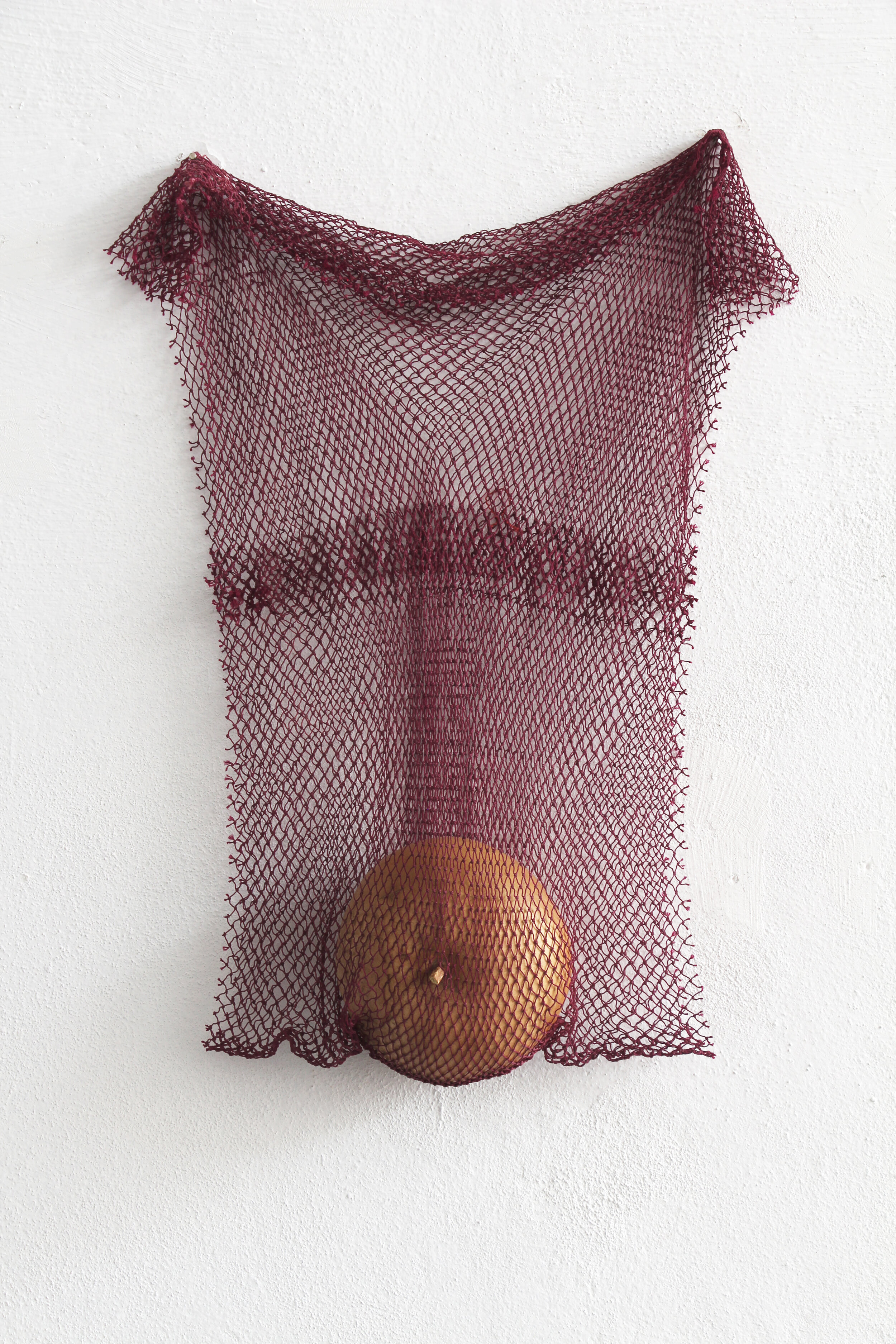   Pezón (red morada) , fishing net, calabash,  nails, 50cm x 66cm x 10cm, Massapê Projetos, São Paulo, Brazil, 2019  