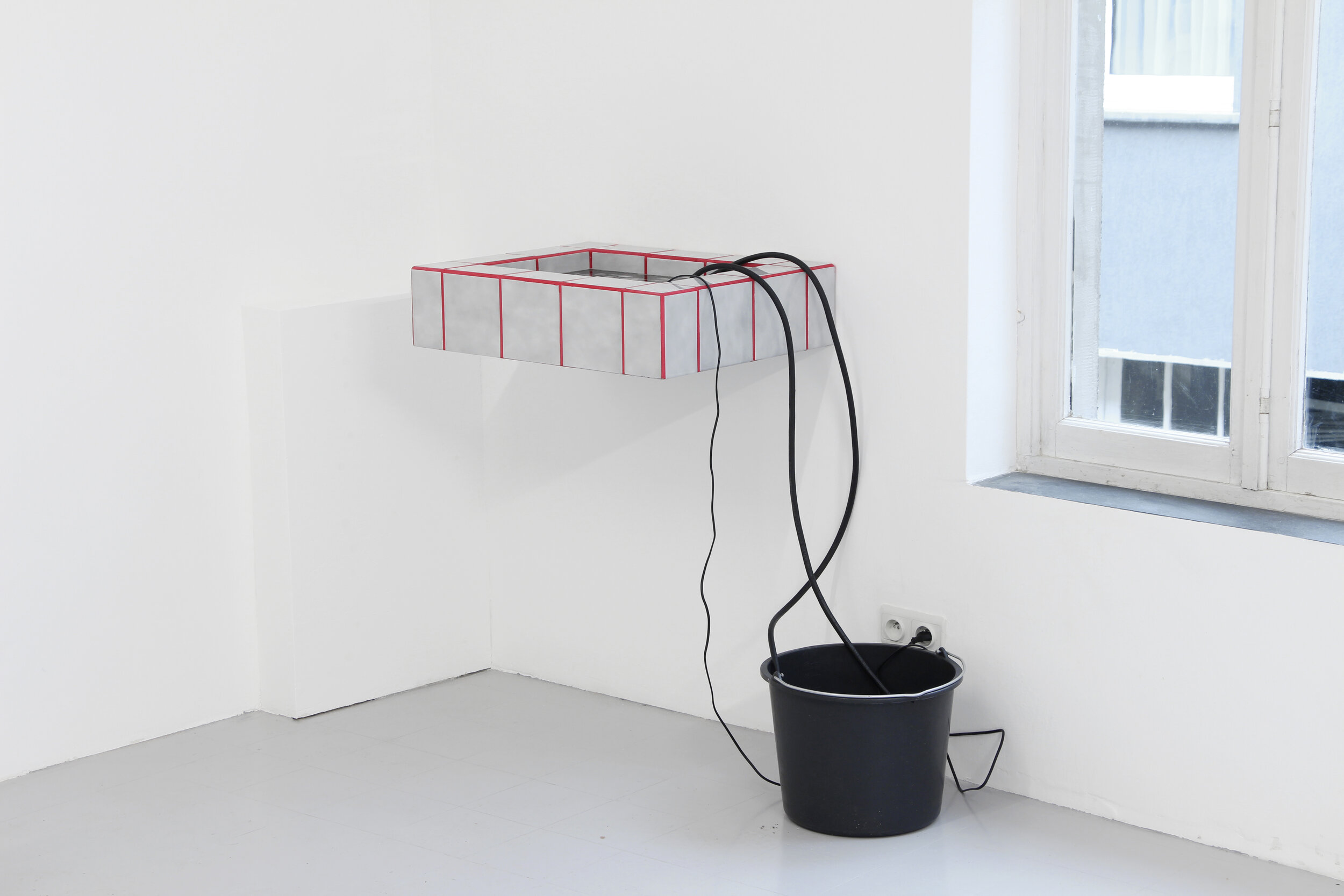   Agua de frijoles , bean infused water, tile fountain, pumps and cables, plactic bucket, size variable, Canopy Gallery, Brussels, 2016 