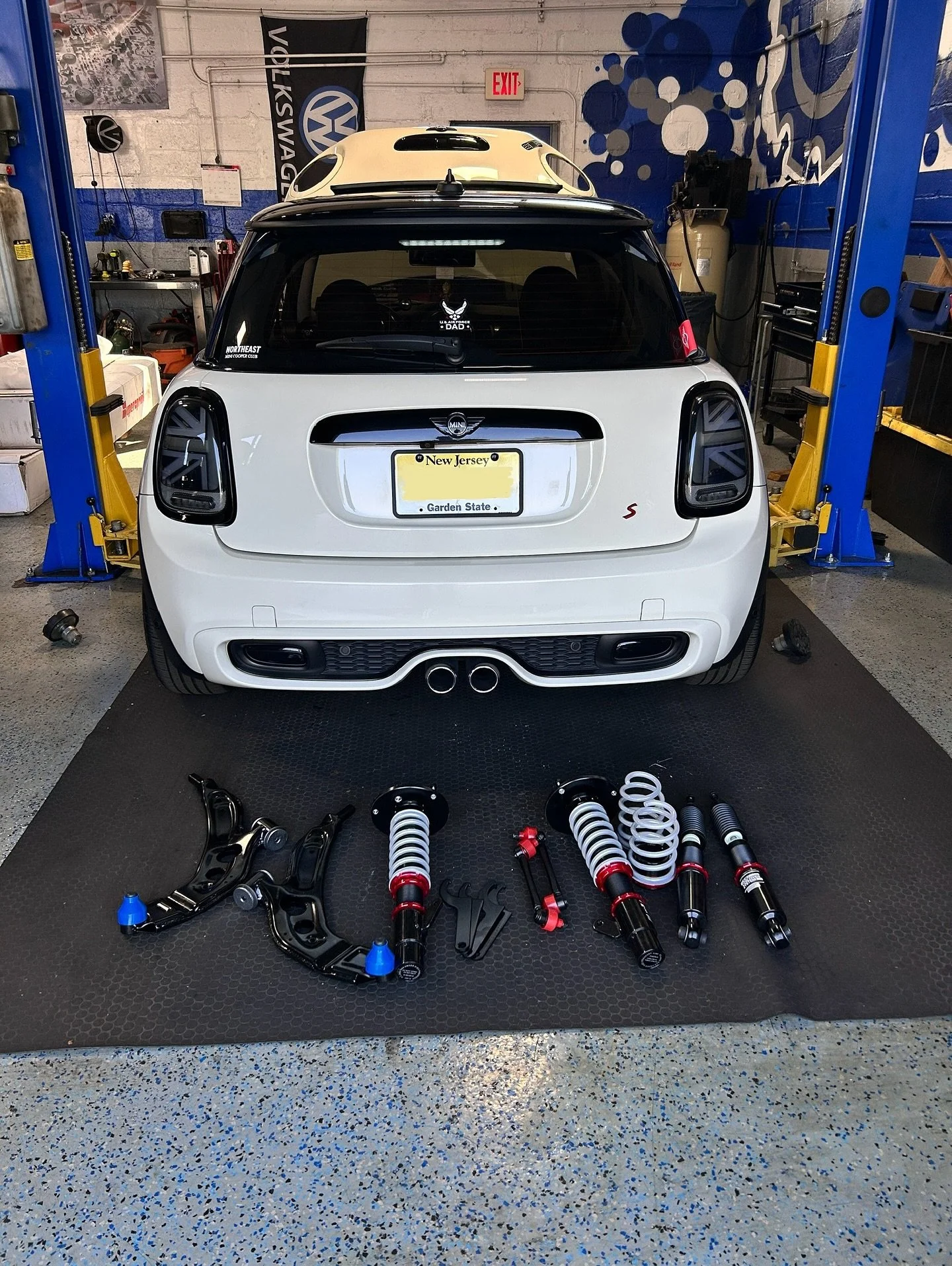 Good morning, everyone! To start the week off we want to show off this Mini Cooper S with some upgraded @ecstuning coil overs and @apremiumcom control arms and sway bar links that we installed last week🔥👌 a little lift to roll into fall 😌

#minico