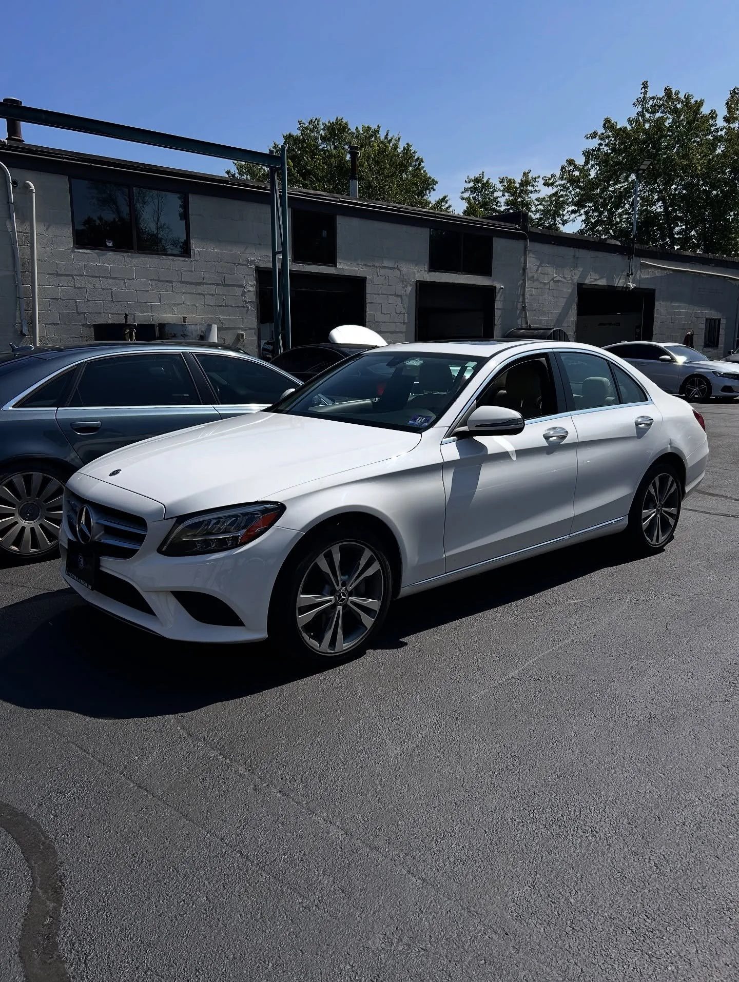 All maintenance over here with a C300 routine transmission fluid service (along with a new trans pan) and differential service. We used Genuine fluids along with an OEM pan to ensure this Benz continues to run at peak performance 👌

#mercedesbenz #c