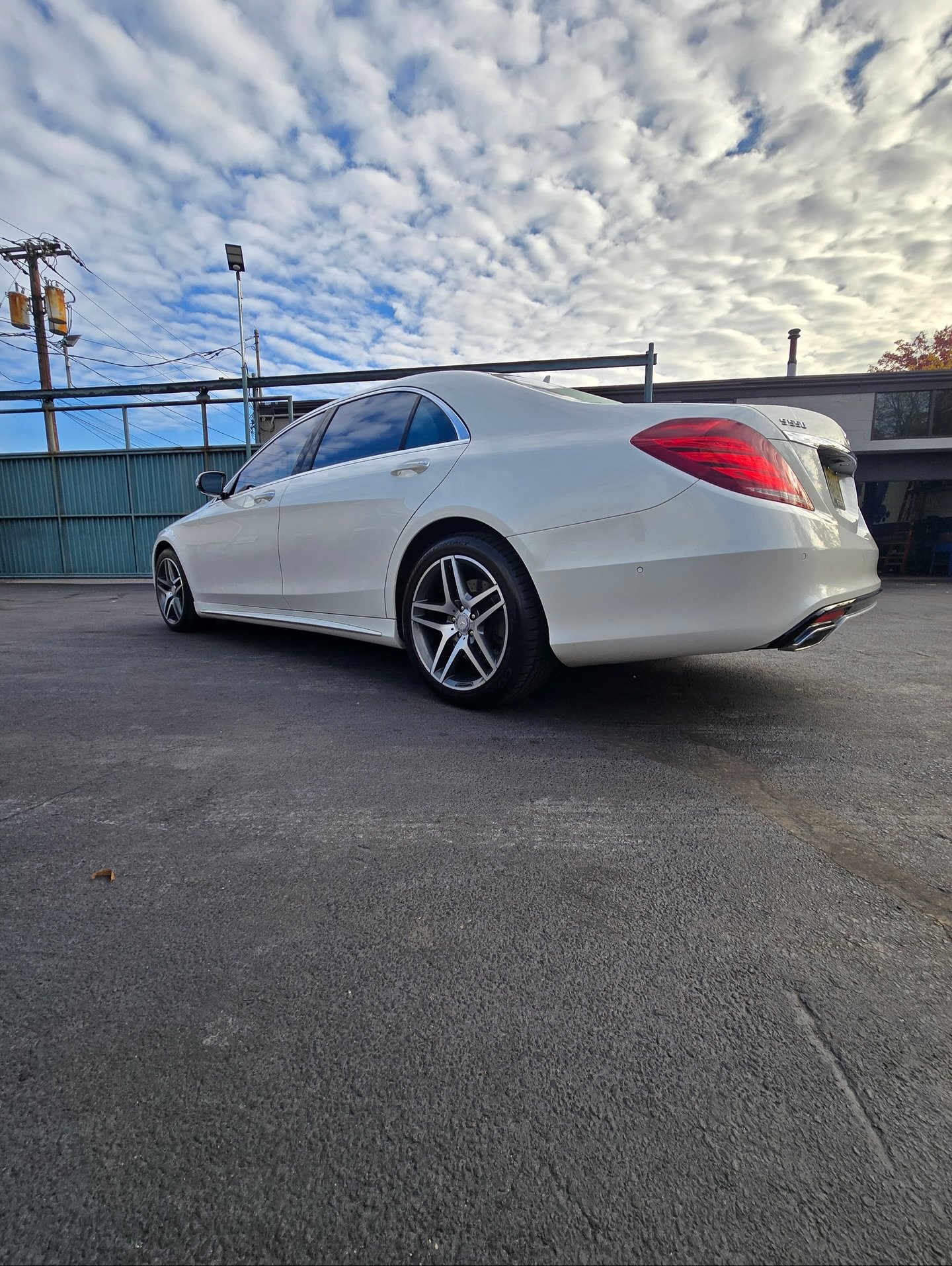 An oil leak brought in our client&rsquo;s Benz S550. Turns out the oil filter housing gasket needed replacing after becoming dry and worn out from time. We replaced it and topped off the oil to spec before sending this S550 on it&rsquo;s way 🫡👌

#m