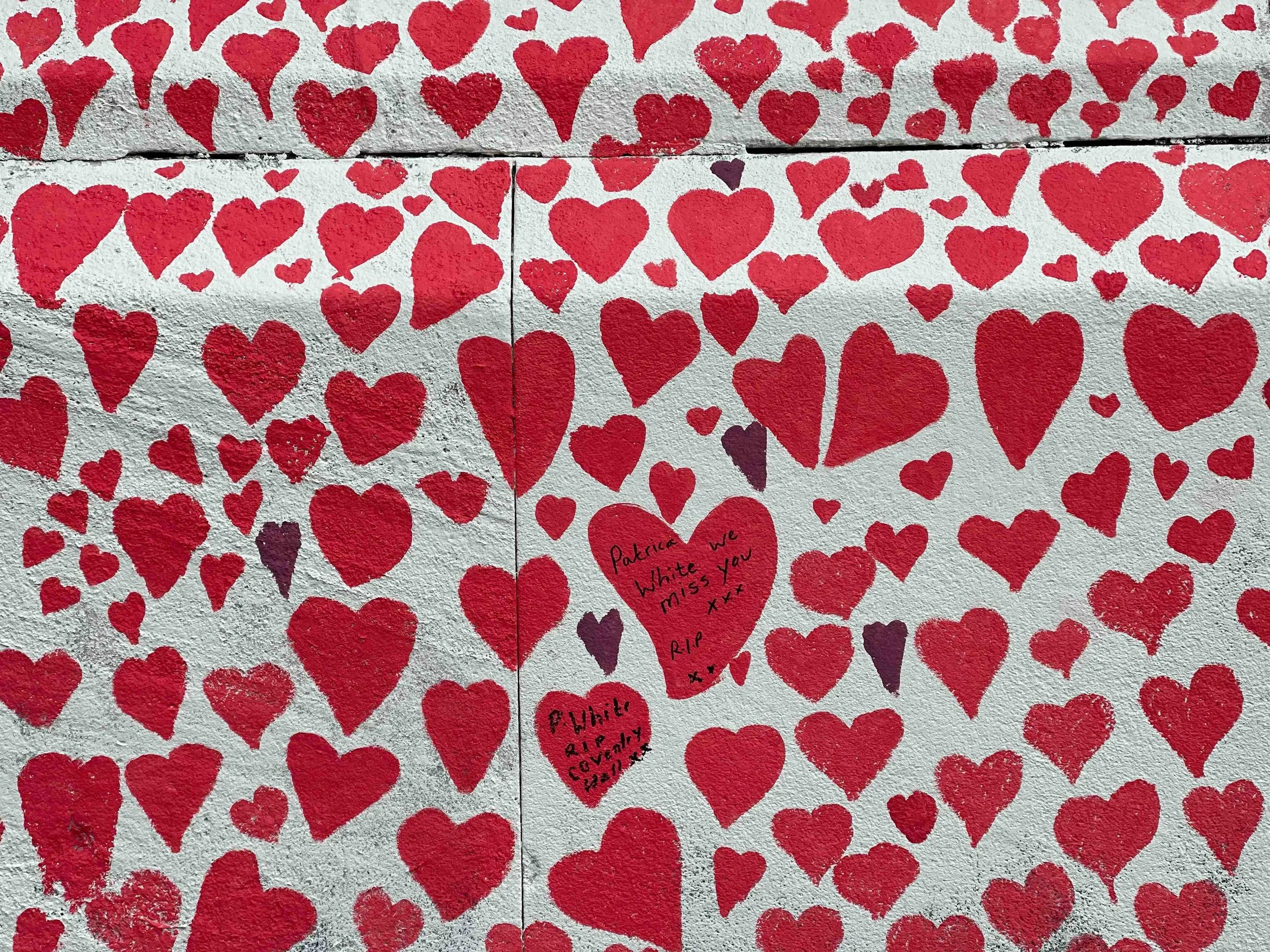 pared-corazones-jpg.jpg
