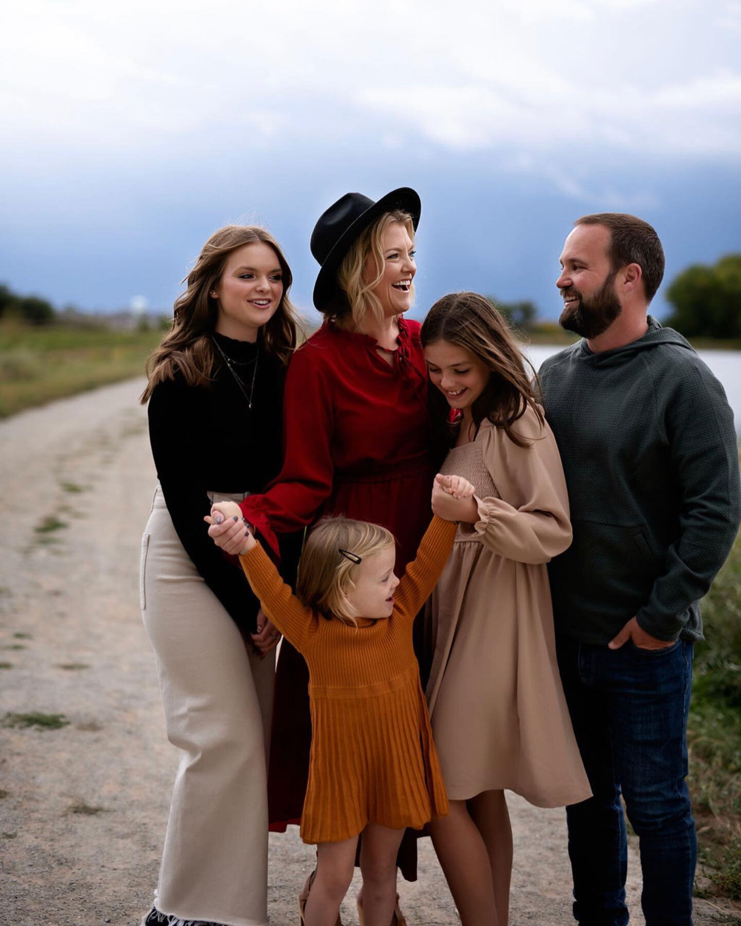 This family knows how to brighten up a stormy sky. 🥰 Sometimes clients want to reschedule when it&rsquo;s cloudy or sprinkling. Personally, I prefer the clouds for sessions. No squinting, no harsh light, just pretty clouds to add texture. Who needs 