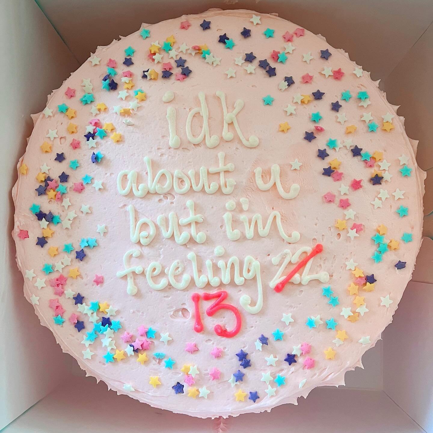 I could go for a slice of this @gracieabrams @taylorswift mashup cake right about now. Isn&rsquo;t she cute?