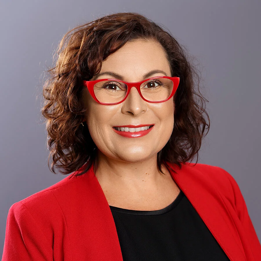 Here is Yvonne’s final selection! It is professional, engaging and vibrant and sure to catch the the eye of potential employers and recruiters alike.