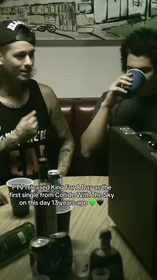 Instantly iconic
#piercetheveil #ptv #sleepingwithsirens #vicfuentes #kellinquinn #emo