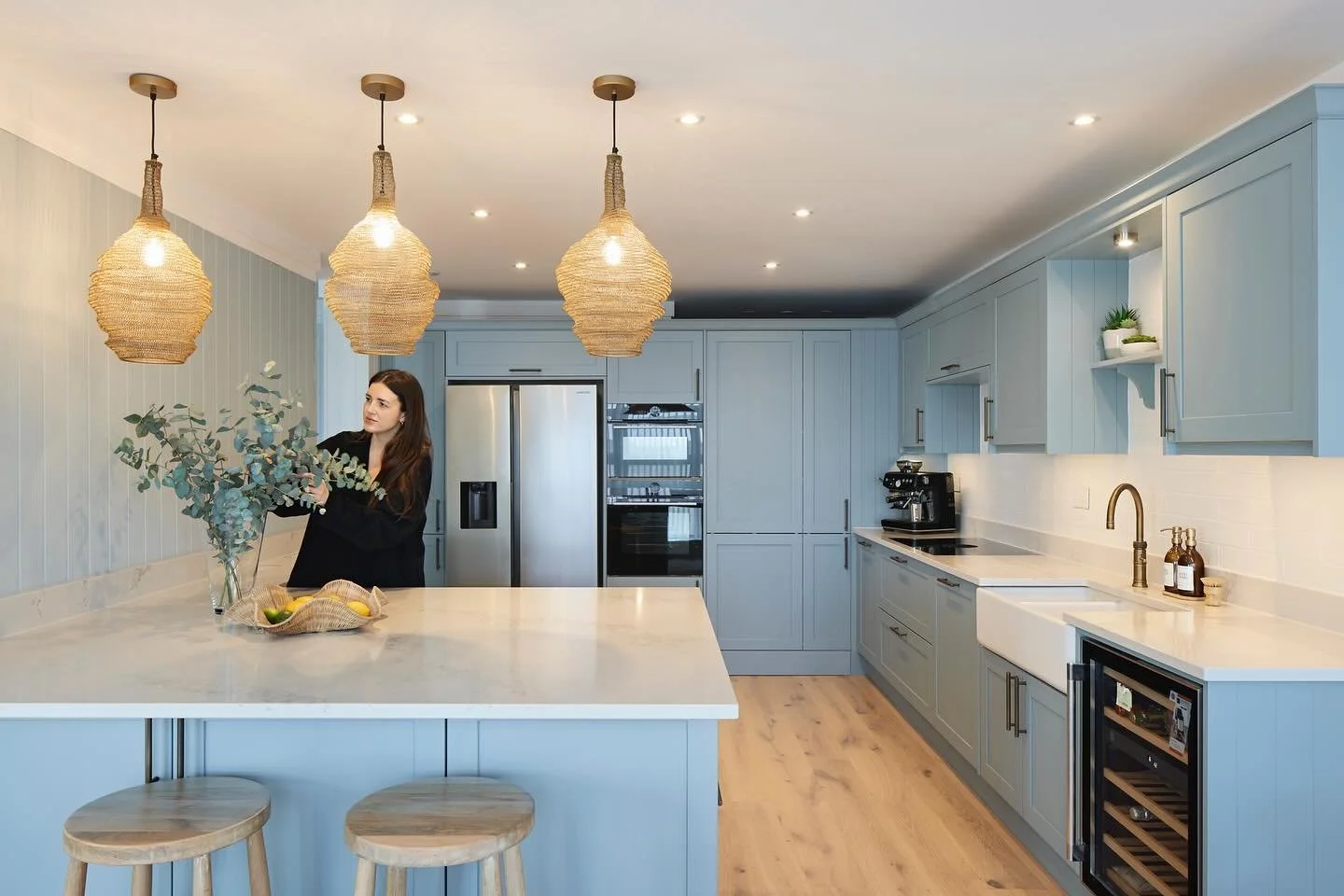 &lsquo;Take a photo of me pretending to arrange this eucalyptus&hellip;&rsquo; 🙋🏼&zwj;♀️📸 @oliversmithphotography 

Gorgeous bespoke kitchen by @interiors_by_haroys