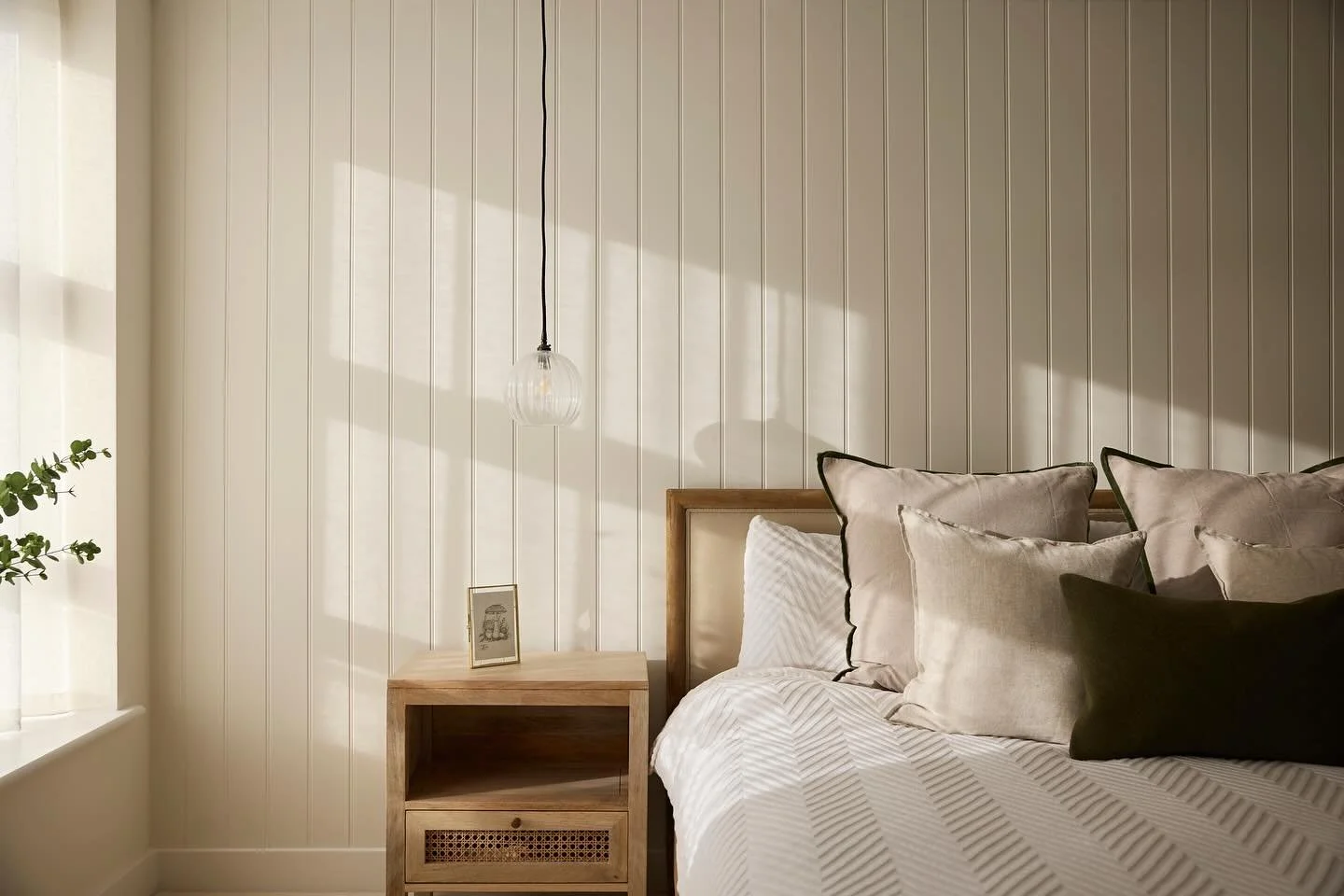 Simple and clean 🤍

#interiordesign #interiors #luxuryinteriors #home #house #luxuryresidential #residential #newengland #interiordesigner #designer #ukhome #ukhomedecor #ukinteriordesign #inspiration #homestyling #homestylist #interiorstylist #deco