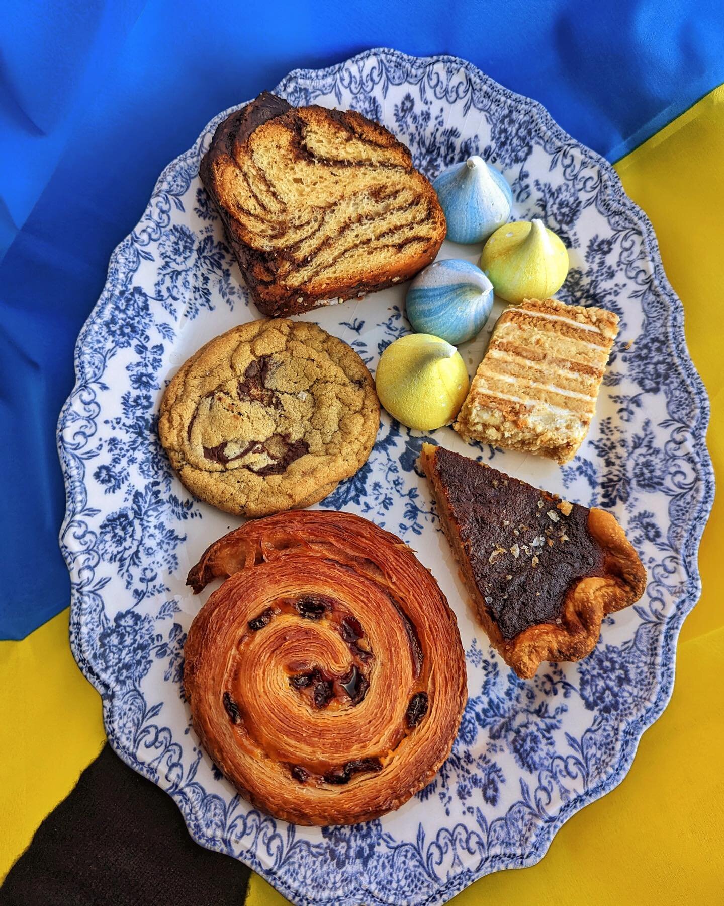 I am sure you all have this in your diaries but just in case 🫢 Bake for Ukraine sale is on tomorrow 🇺🇦✨🌻 4 March 10am-1pm @toklas_london (Strand / Surrey street) we have an amazing line up for bakers (please see @cookforukraine latest post for a 