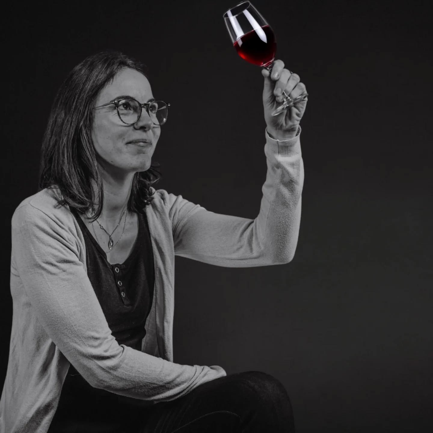 C&rsquo;est fou ce qu&rsquo;on peut lire dans un verre. 🍷
La robe rubis de nos rouges ou dor&eacute;e de nos blancs, leur intensit&eacute;, leur fluidit&eacute; et leur limpidit&eacute;.

Mais pour nous, c'est aussi la m&eacute;t&eacute;o d&rsquo;un