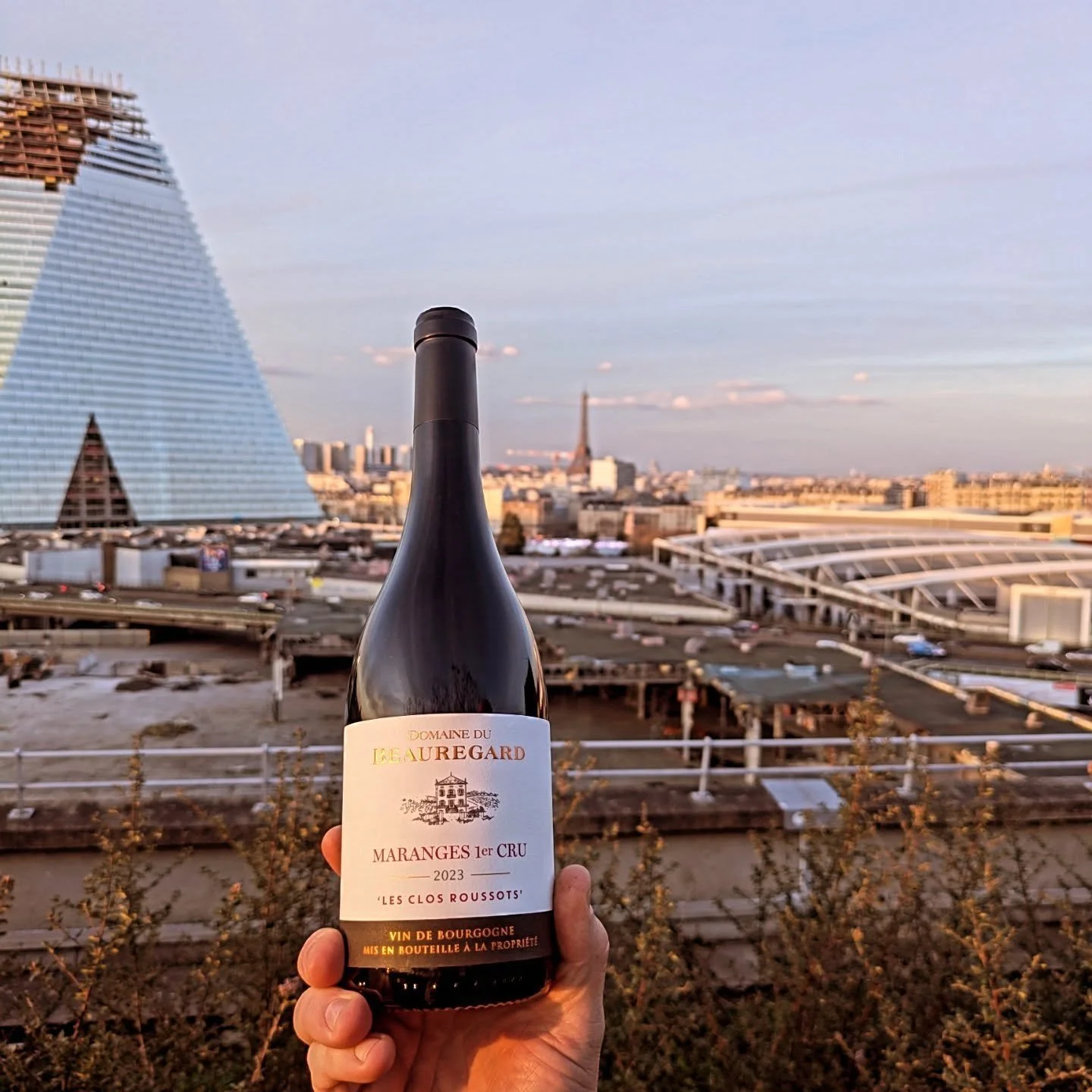 ✨ Paris, nous voil&agrave;. ✨

Install&eacute;s, pr&ecirc;ts&hellip; et d&eacute;j&agrave; port&eacute;s par l&rsquo;&eacute;nergie de la capitale.
Trois jours de rencontres, d&rsquo;&eacute;changes passionn&eacute;s et de d&eacute;gustations autour 