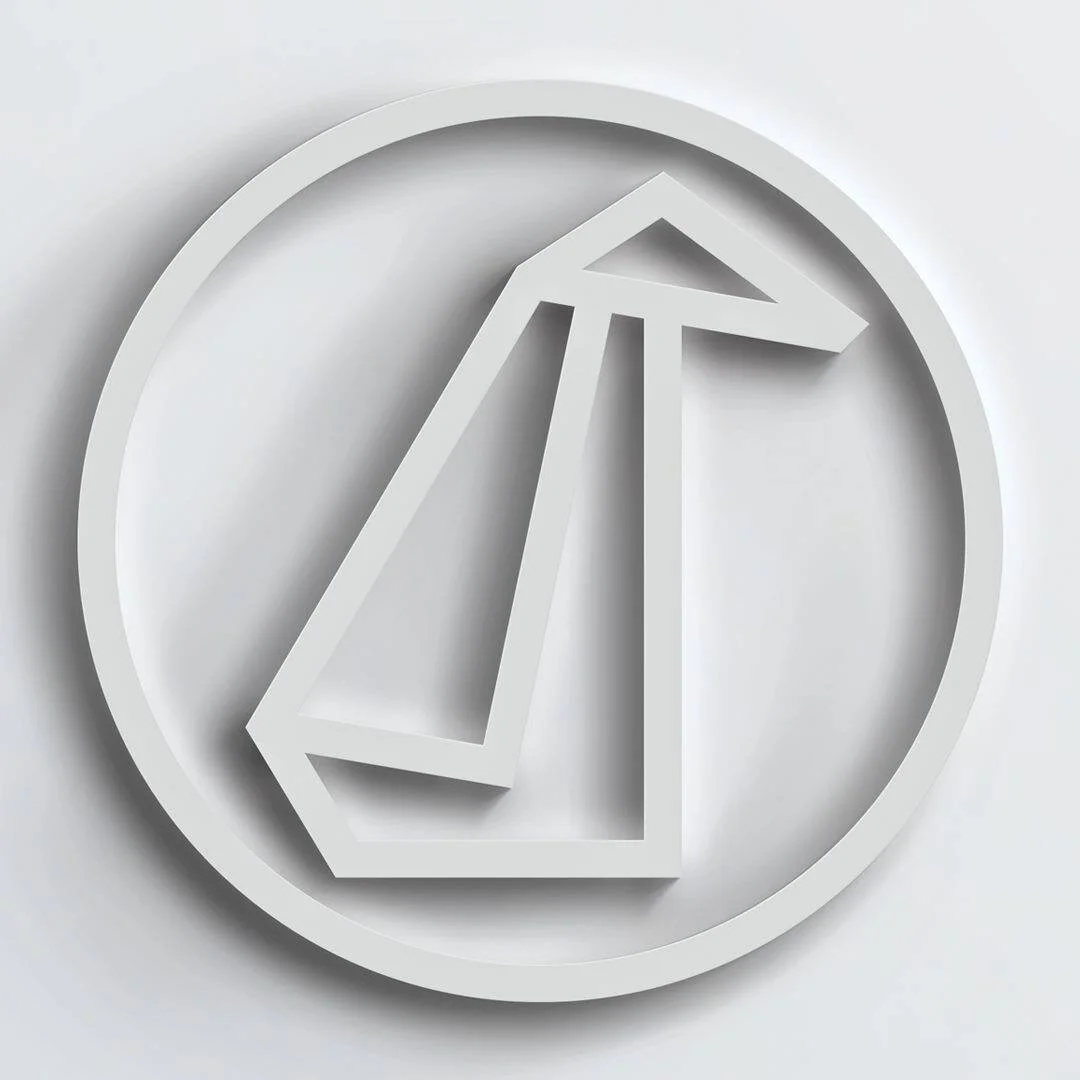 3D geometric penguin icon in circular frame on gray background