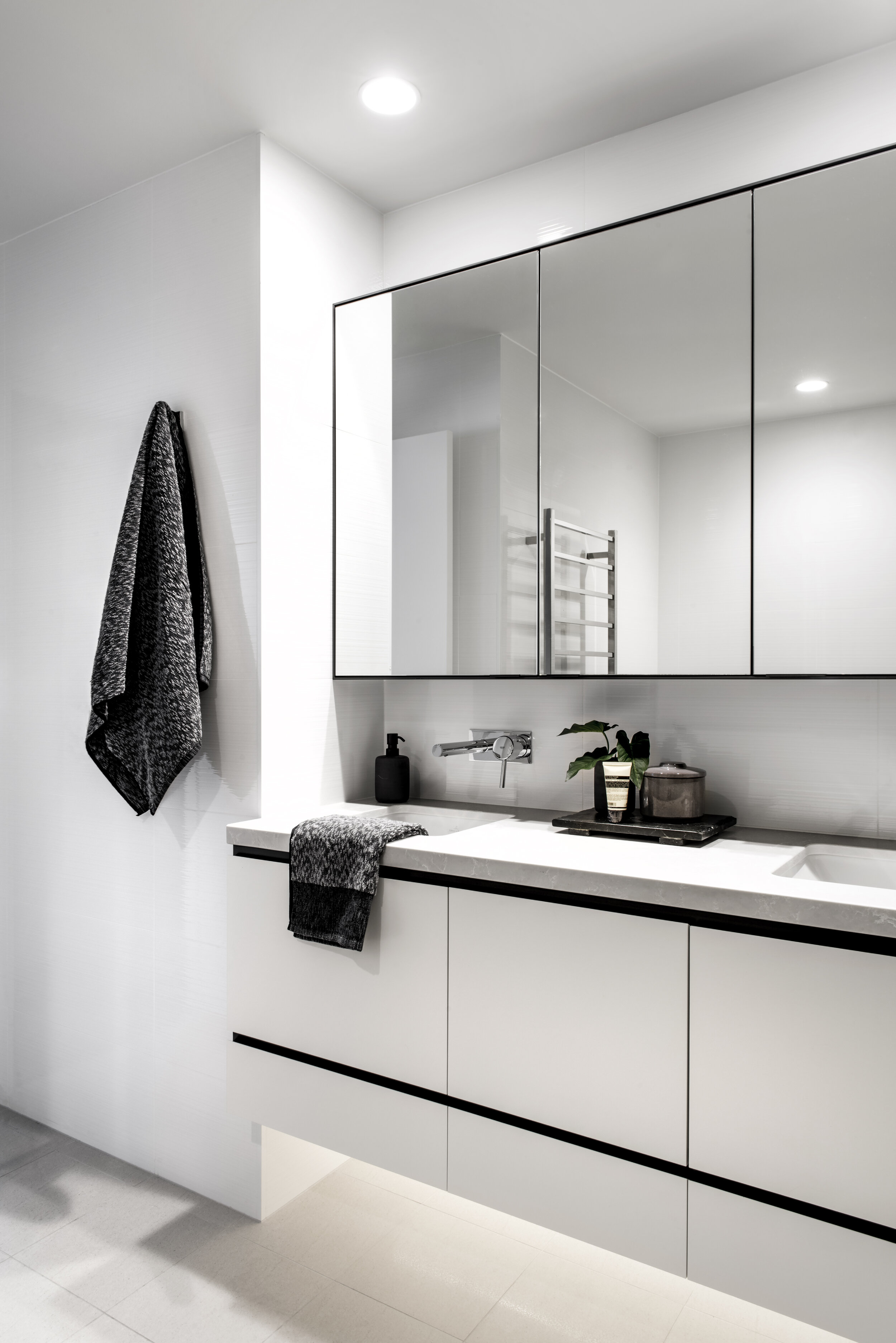 AH_RiverReachApartment_CathySchusler_15.jpg