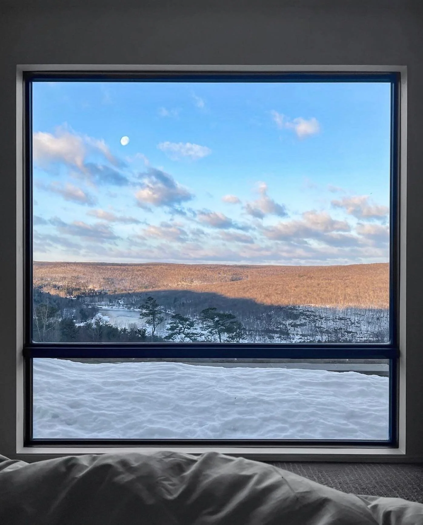 That&rsquo;s a view to wake up to! Happy Tuesday! 📍@hemlockcliffhouse