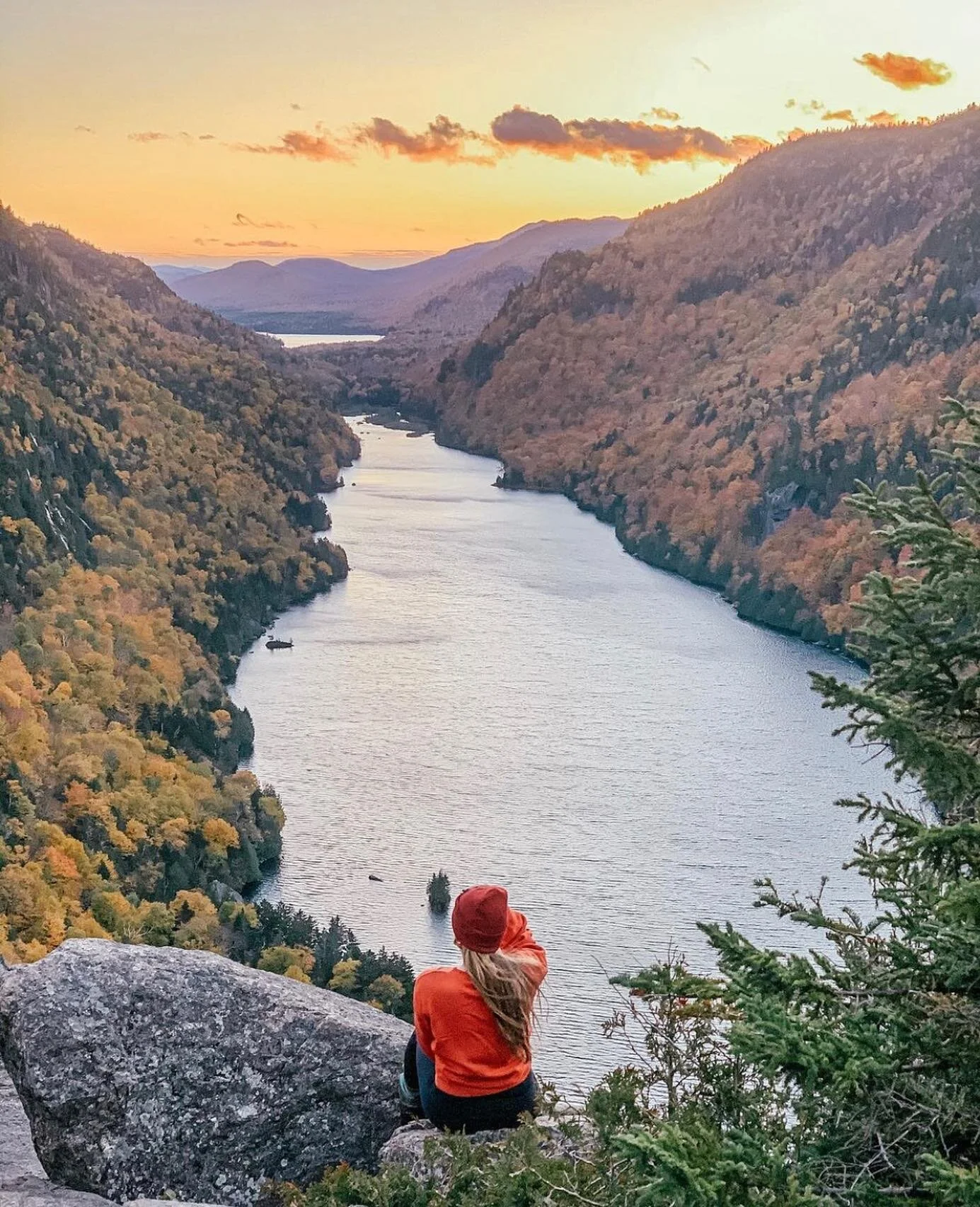 Happy Friday from NYBY. Here is a nice reminder of warmer days from @sincerelylettie ☀️ _______________________________________________________

#upstateny #upstatenewyork #adirondacks #lakeplacidny #hiking #naturephotography #newyorksbackyard #hiken