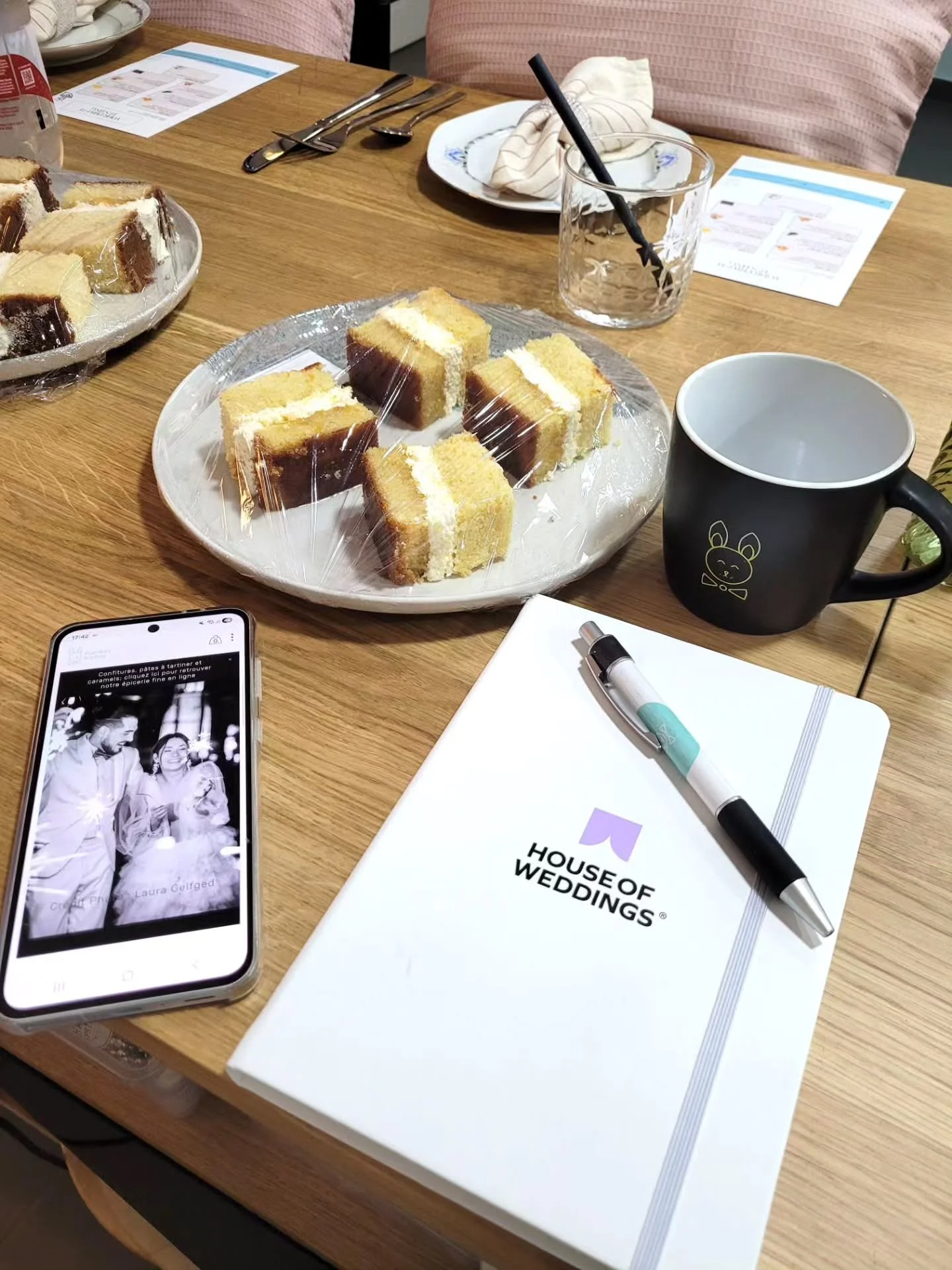 Une d&eacute;gustation priv&eacute;e, un couple venu des Pays-Bas, et une wedding planner de confiance avec qui je suis ravie de collaborer &agrave; nouveau. 🤍

La table est dress&eacute;e, les 6 saveurs sont pr&ecirc;tes &mdash; dont Tropical Islan