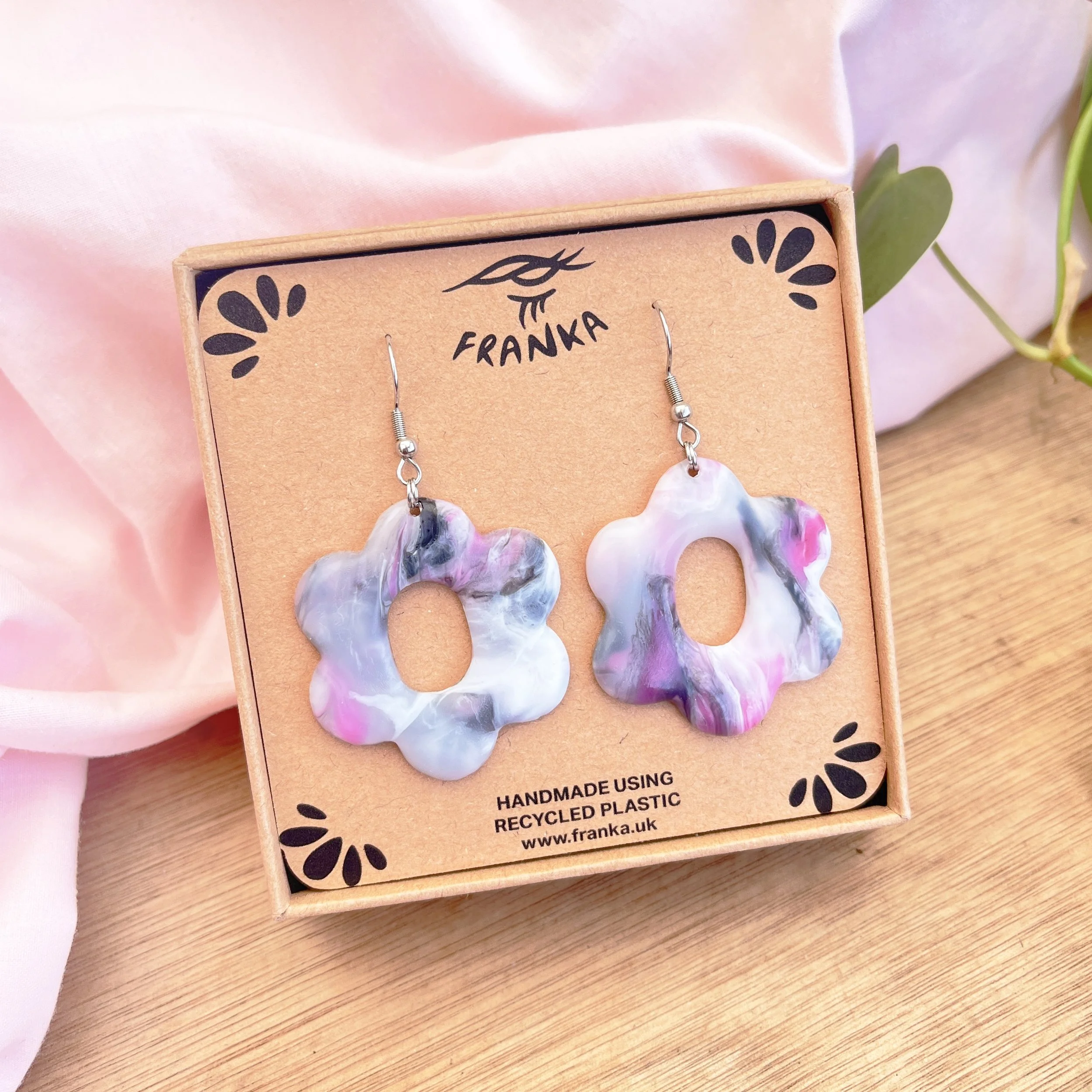 FR25B black pink.jpg