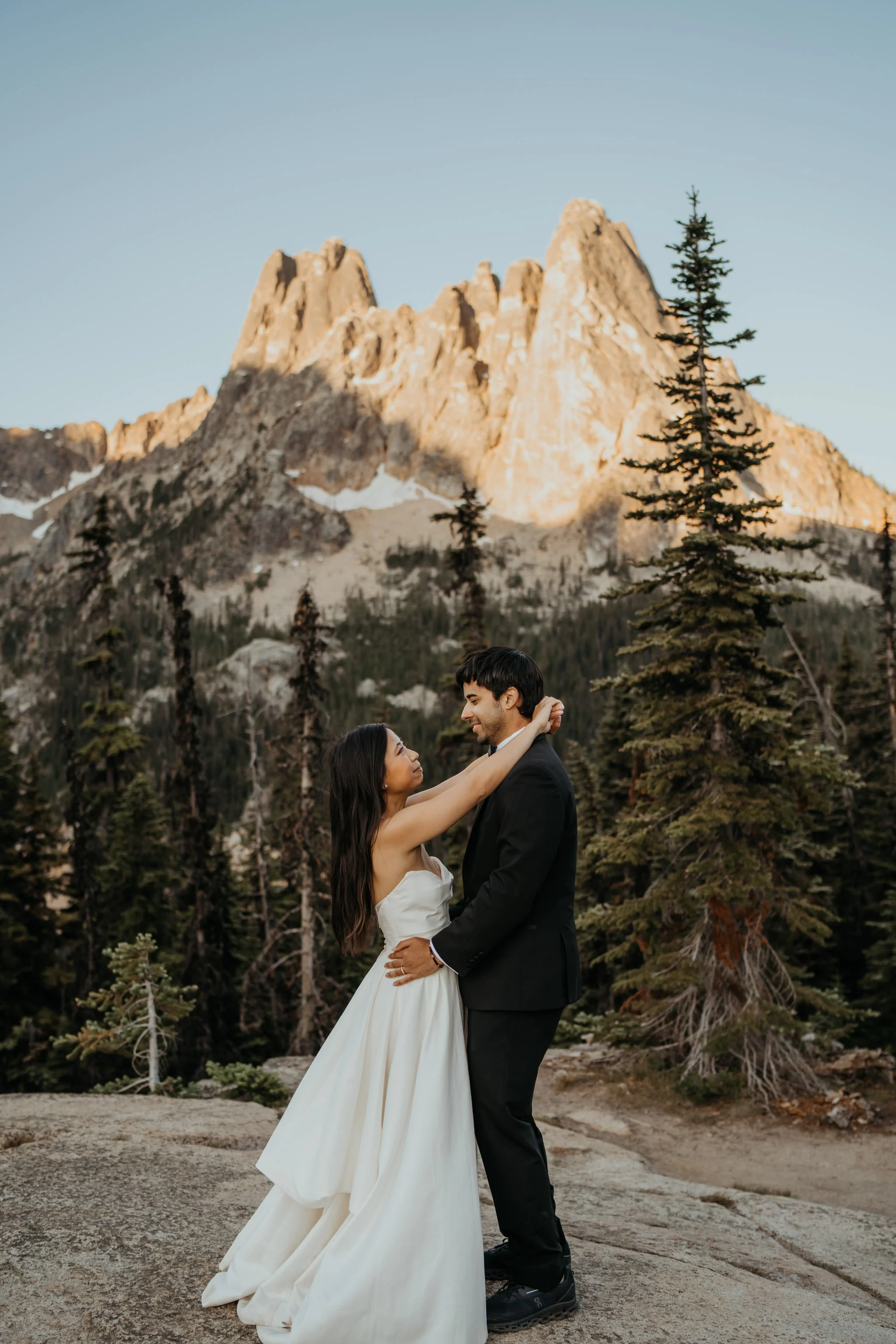 north-cascades-sunrise-elopement_16.jpg