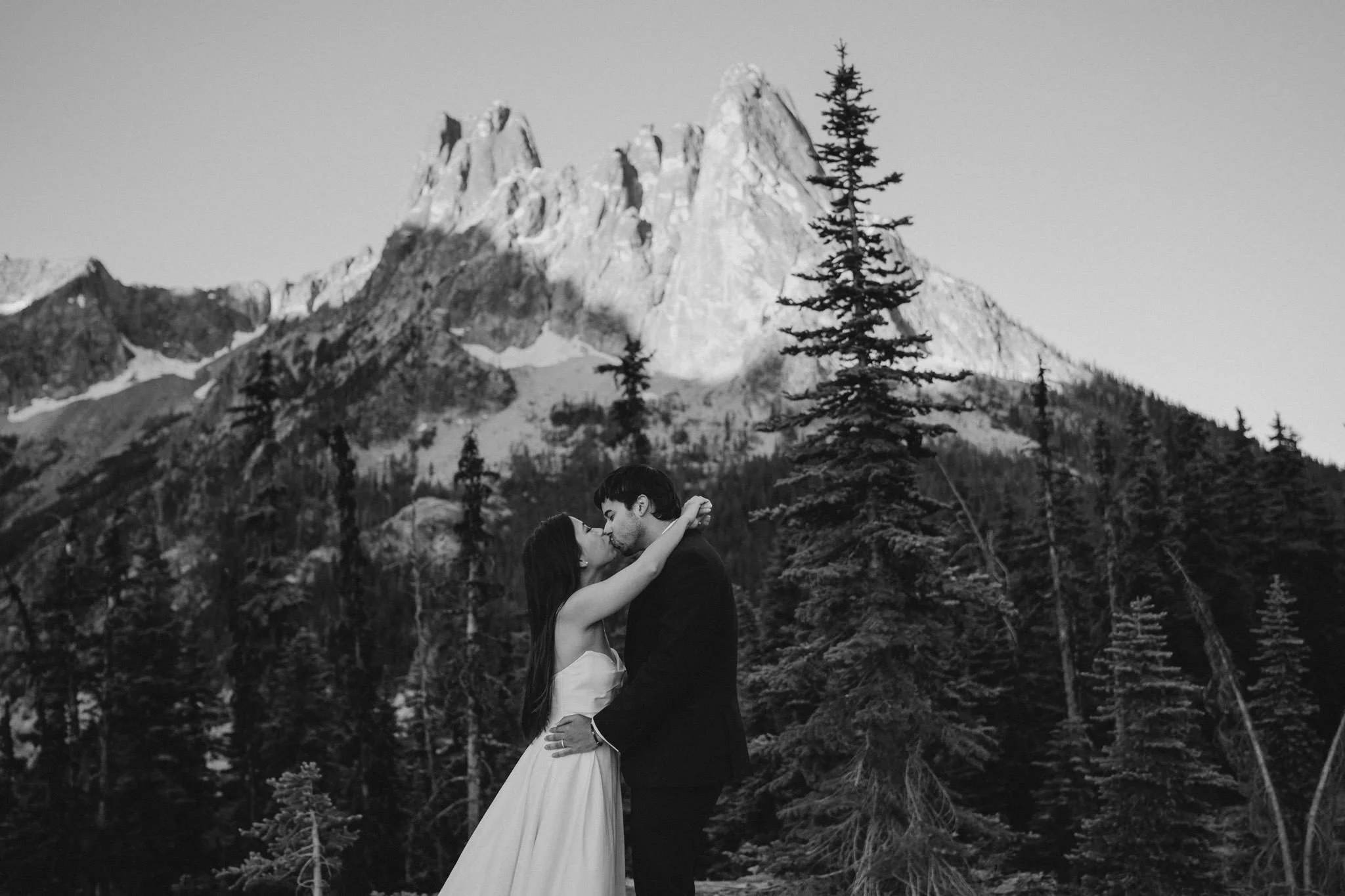 north-cascades-sunrise-elopement_17.jpg