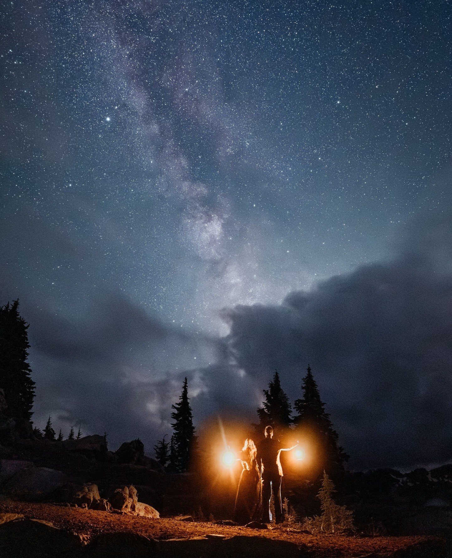 there&rsquo;s no single &ldquo;best&rdquo; time to elope in washington &mdash; it's totally a matter of preference. if you want...⁠
⁠
greenery, waterfalls, forests, moody coastlines &rarr; spring⁠
high alpine views, wildflowers, lots of daylight &rar