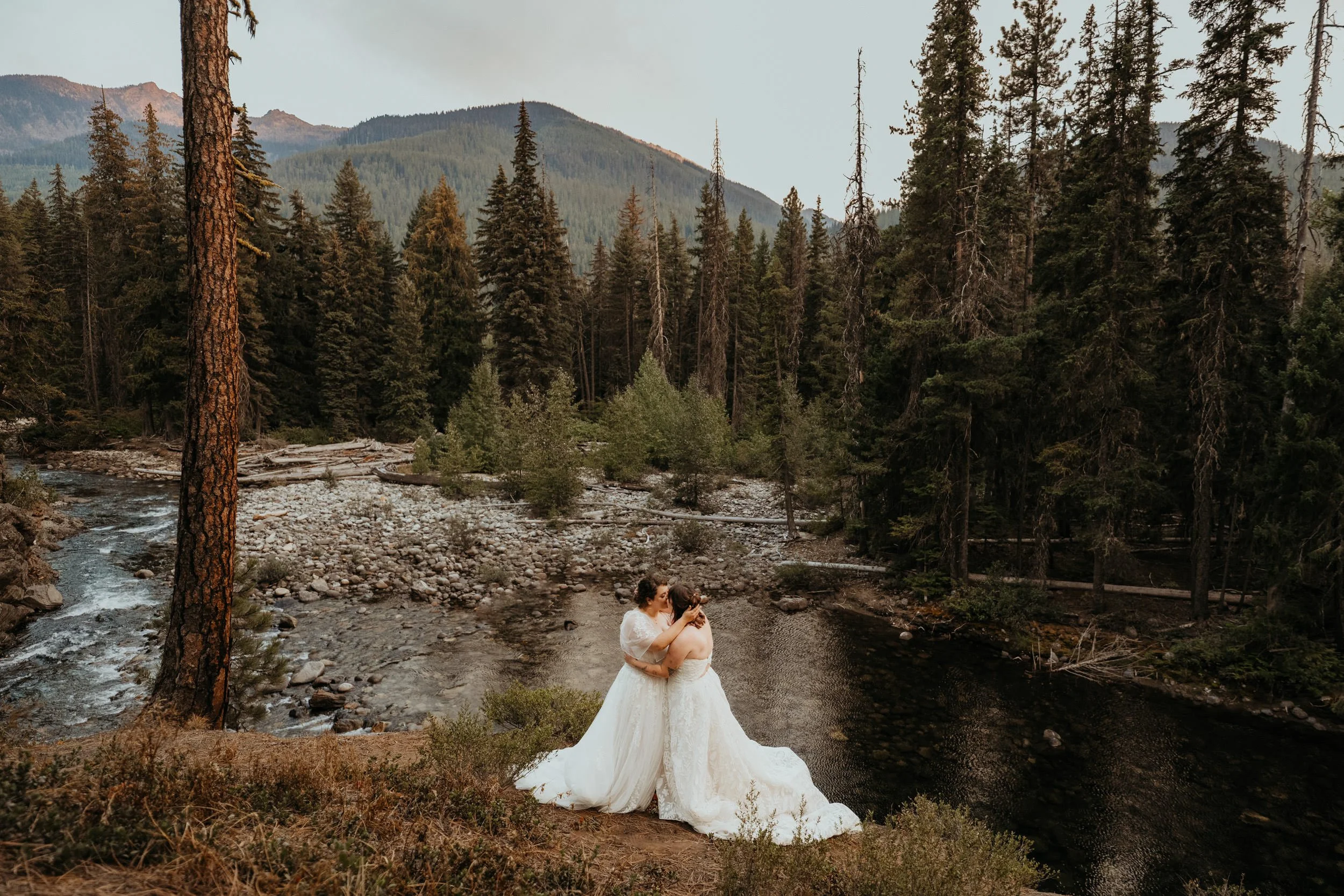 Lauren &amp; Katie's Intimate Autumn Elopement in Leavenworth