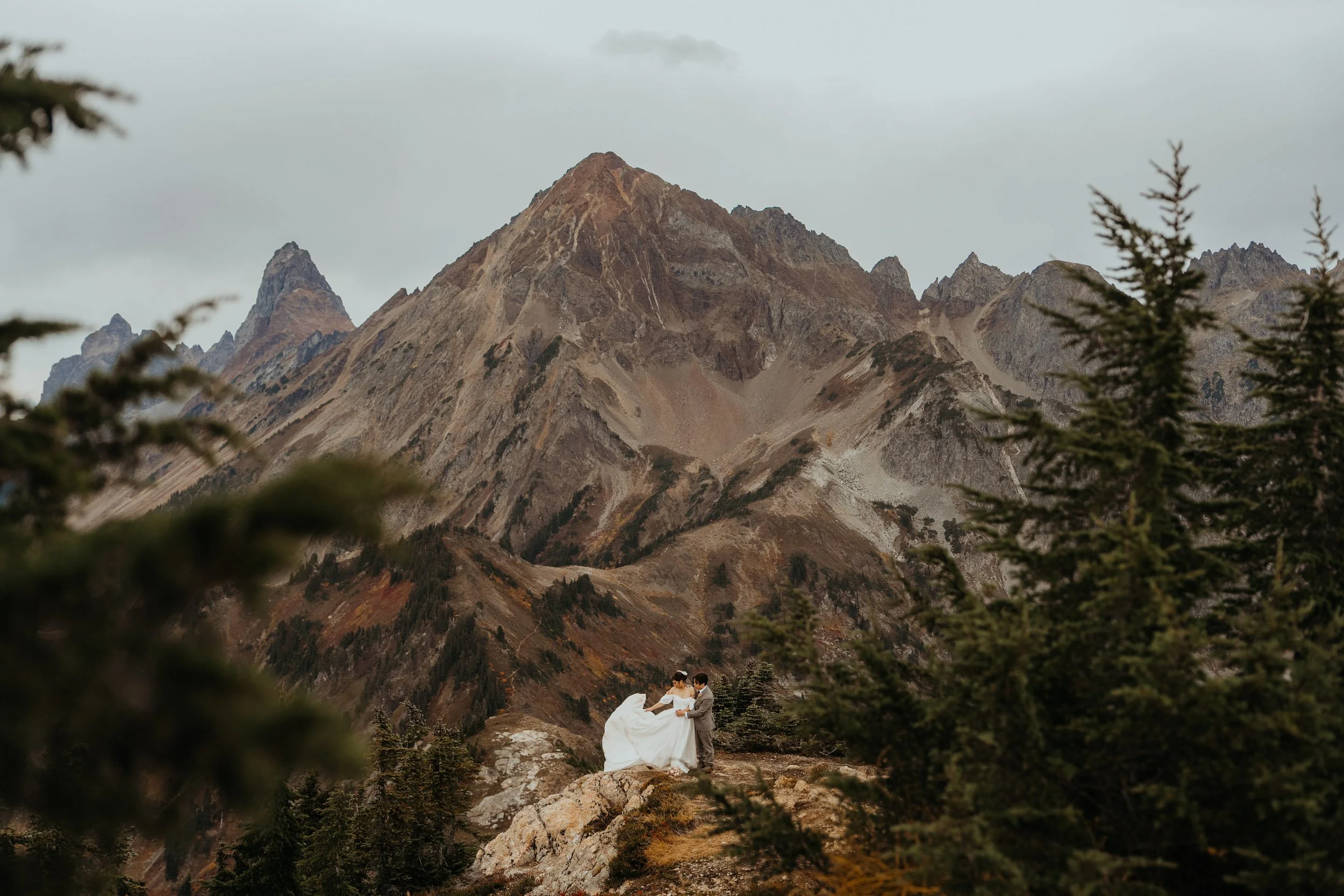 Andre &amp; Emily's Moody Autumn Hiking Elopement at Mount Baker