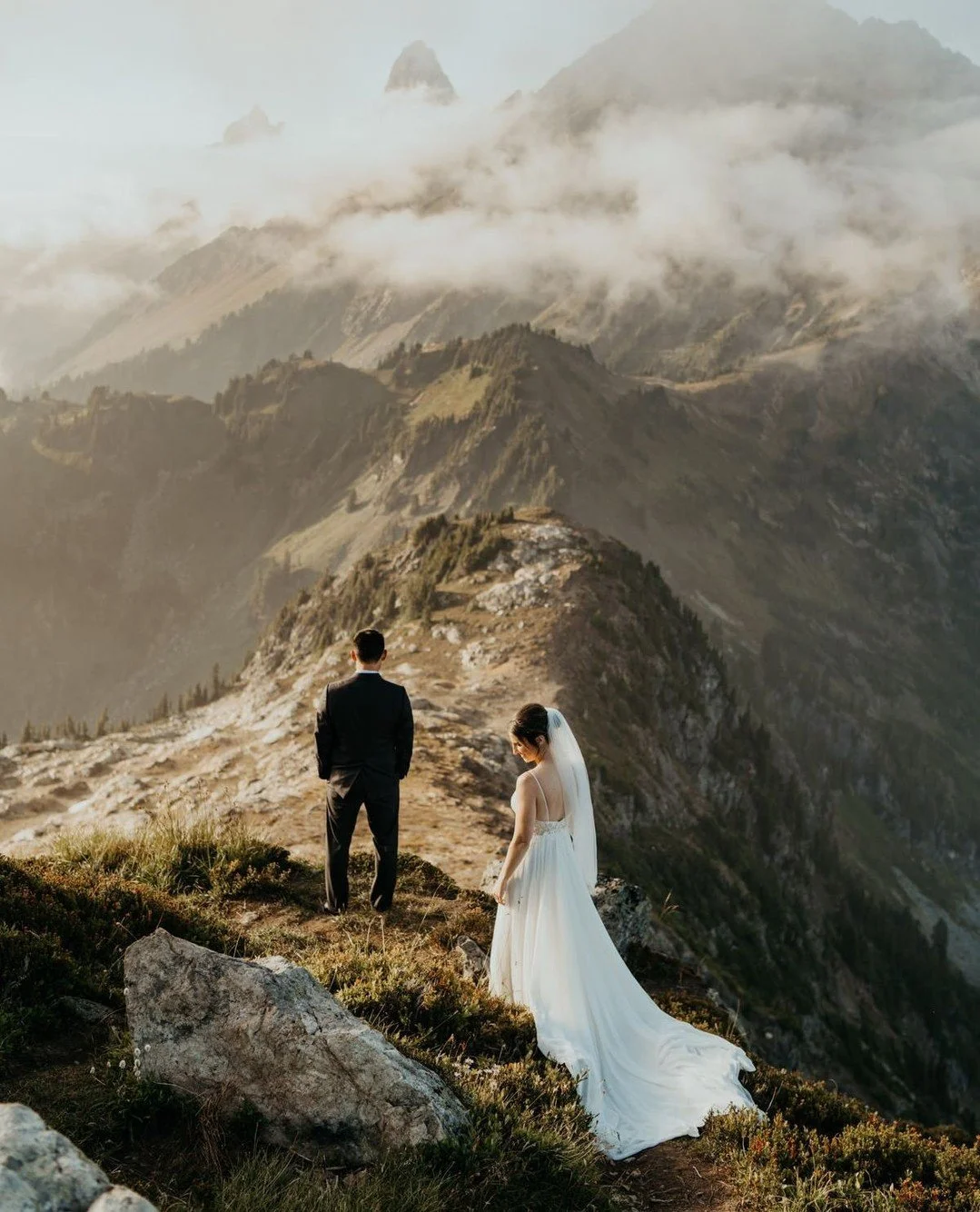 What's the best time to elope in the mountains in Washington?⁠
⁠
The answer will vary a little based on where exactly you want to elope, but here are a few general guidelines:⁠
↠ snow-free access at high elev: mid-July through early October⁠
↠ wildfl
