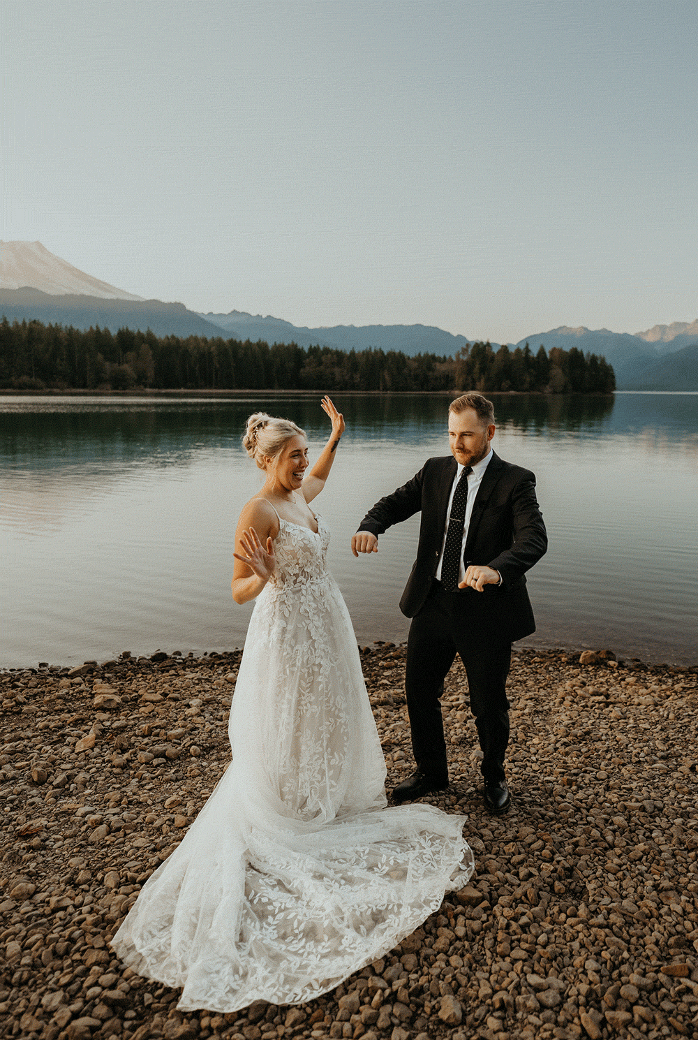baker-lake-hiking-elopement_81-gif.gif