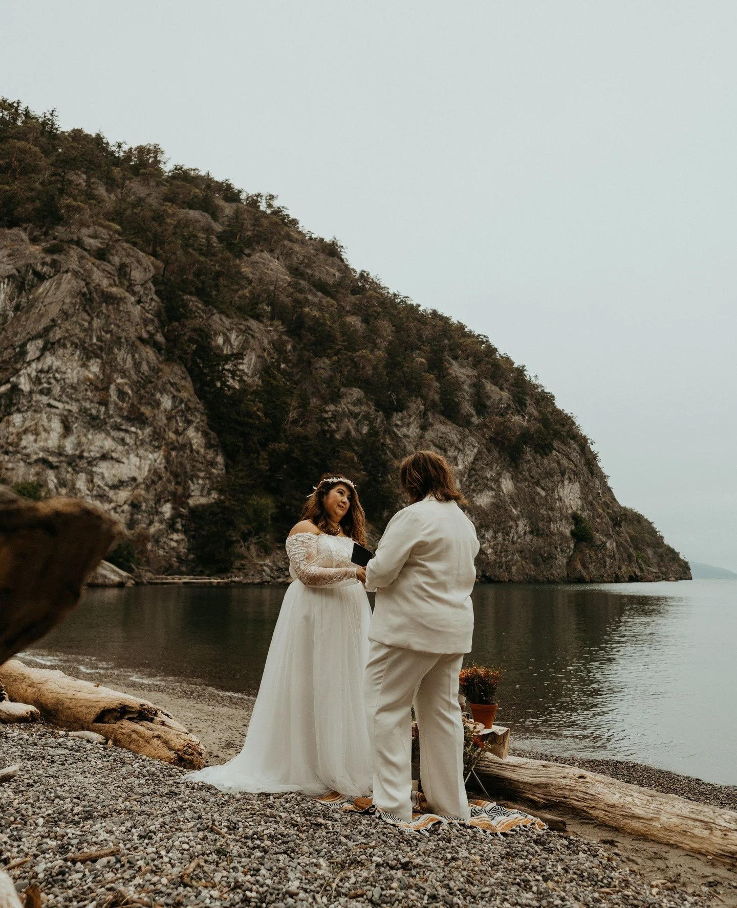 This lovely day in the San Juans 💚 I can't believe how secluded this place felt &mdash; like a secret cove just for the two of them, and the most gorgeous coastal cliffs. The San Juans truly feel like they're removed from time.
