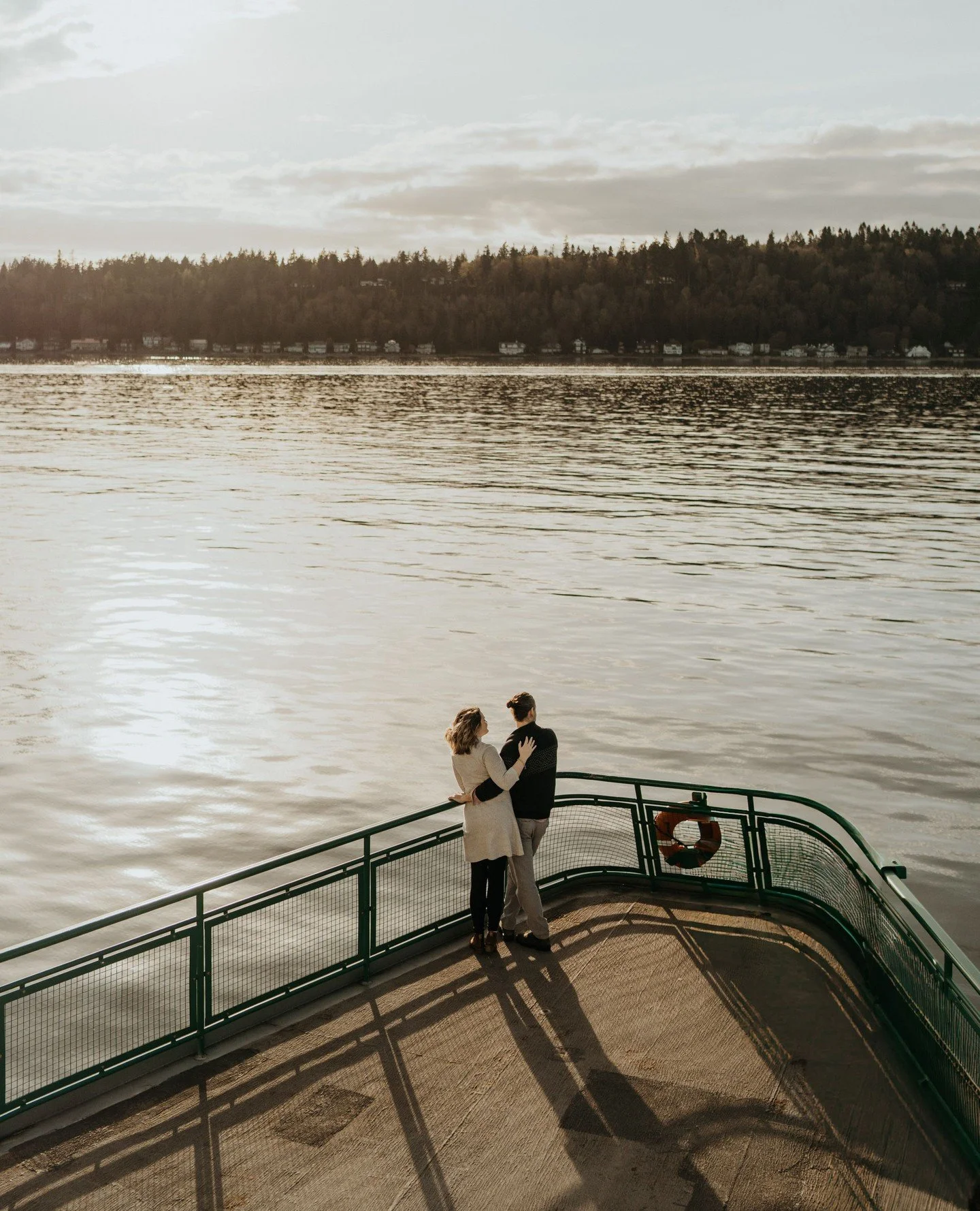 A session in my own backyard. I'm usually out and about in the wild, remote lands of Washington but the thing about Seattle... this is right out our backdoor.⁠
⁠
Beautiful views of Seattle, Elliott Bay, the Olympic and Cascade mountains, open air, se