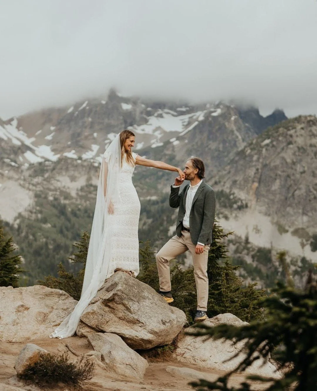Still in awe of this beautiful day &mdash; Washington, you purdy. Can you believe this wedding venue is totally FREE?⁠
⁠
travel expenses not included⁠
food not included⁠
guests definitely not included (or invited)⁠
and you have to hike a mountain to 